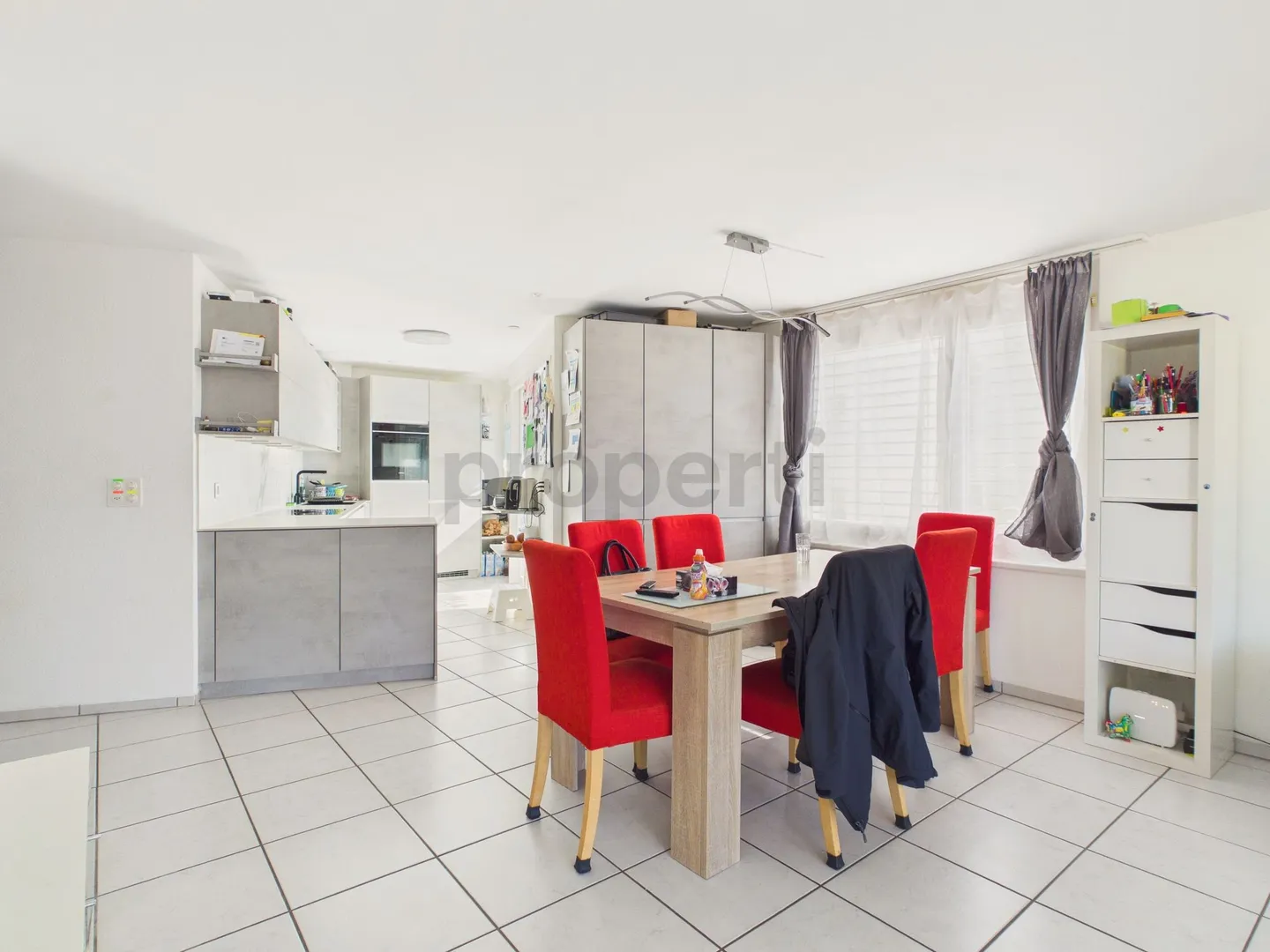 Appartement spacieux de 5.5 pièces avec balcon, Reinach - Photo 2 sur 13