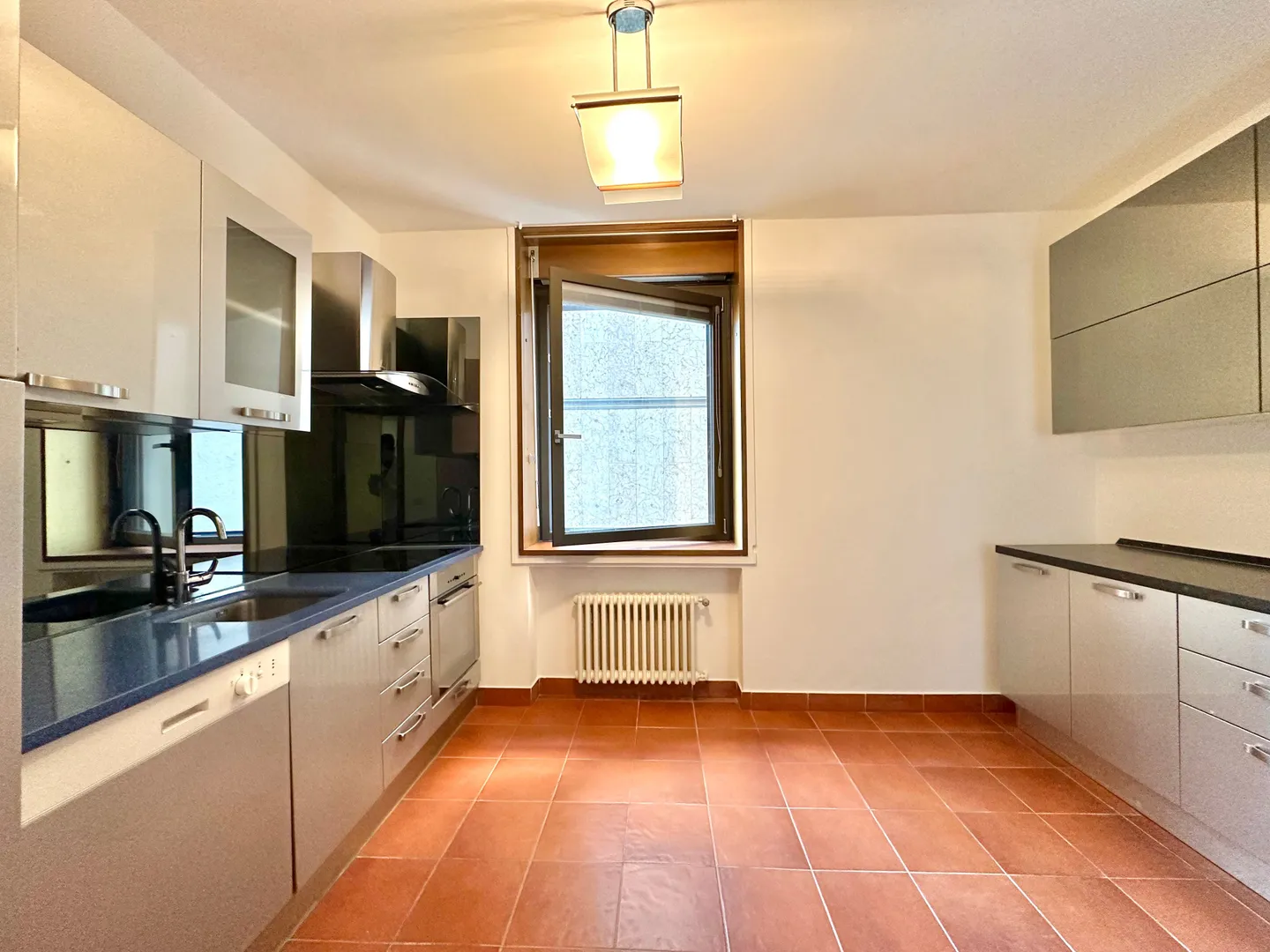 Elegant 4.5-room apartment in the heart of Lugano-Cassarate - Photo 5 of 9