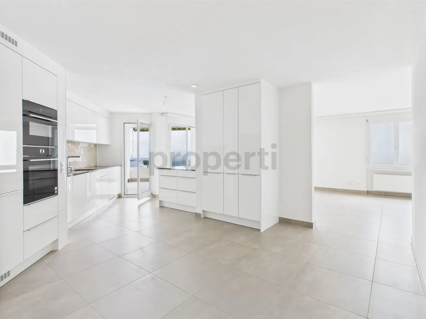 Renovated 4.5-room apartment with panoramic view - Photo 6 of 13