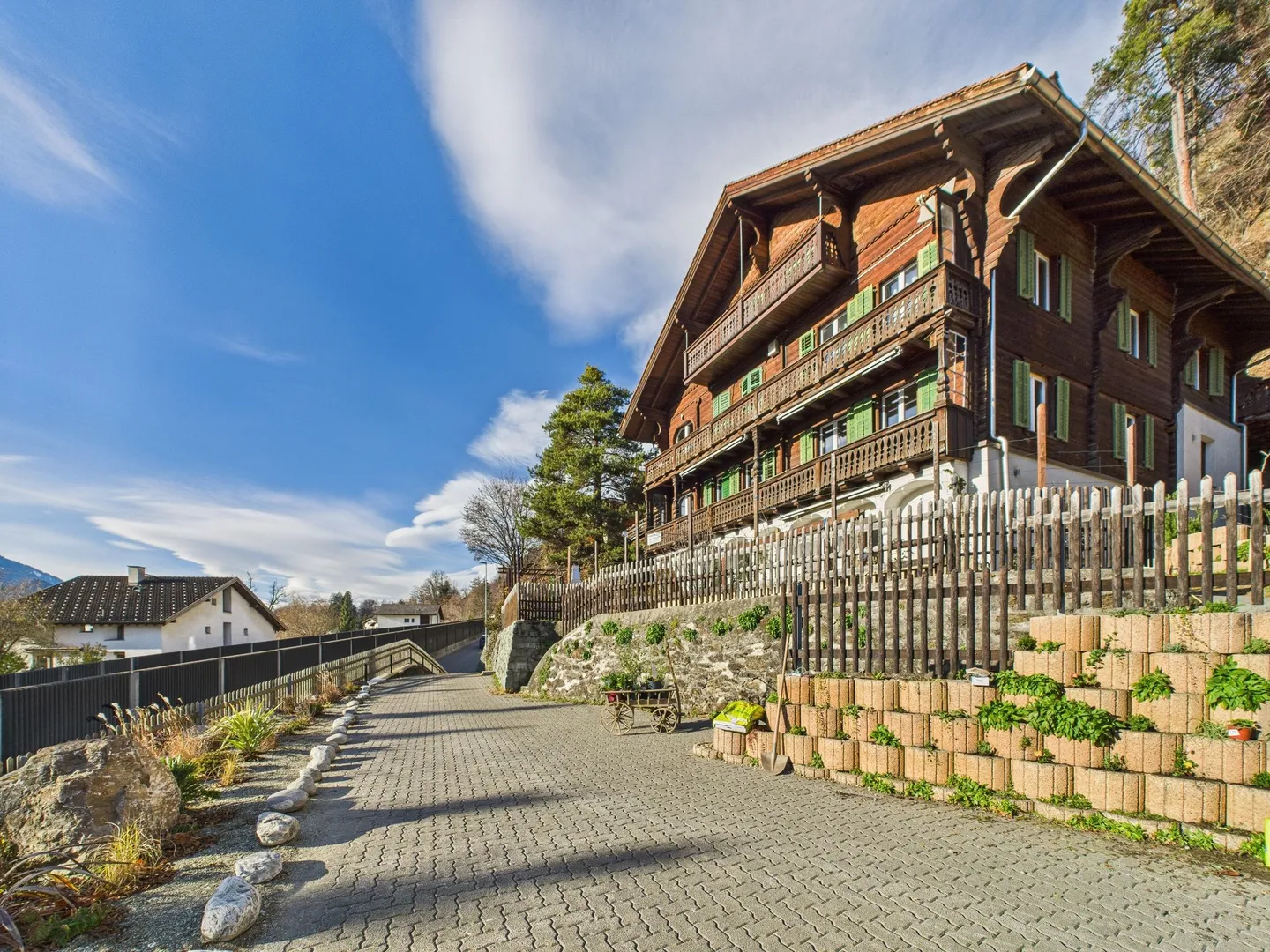 Charmante 5.5-Zimmer-Wohnung mit Balkon in Tamins - Foto 10 von 11