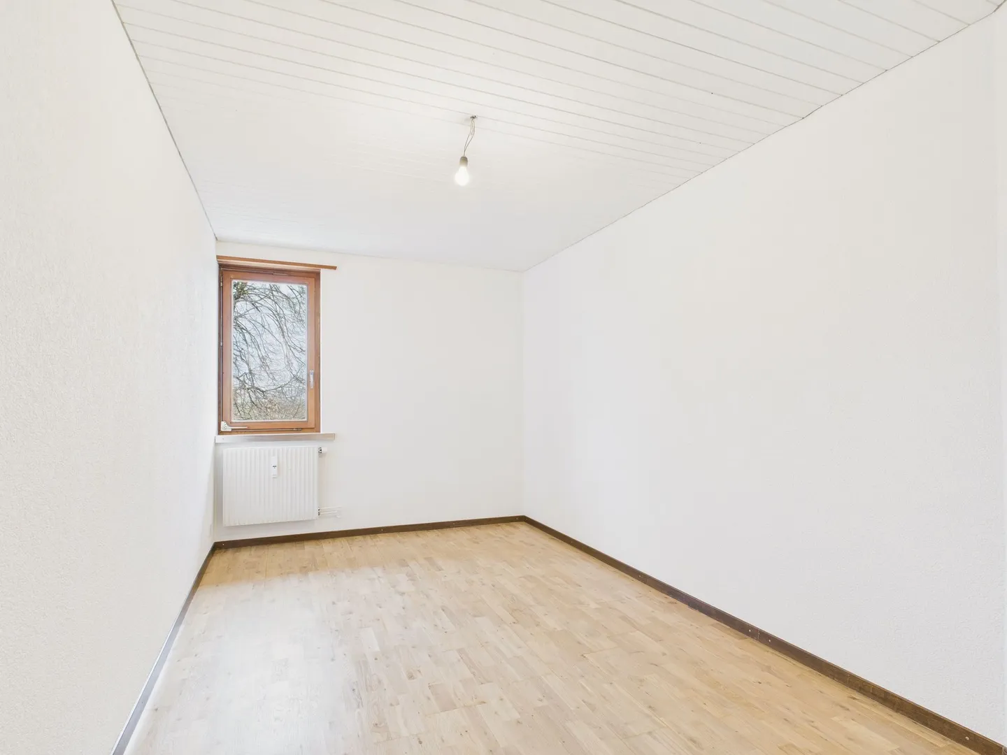Neu renovierte 5-Zimmer Wohnung mit Balkon in Wenslingen - Foto 8 von 13