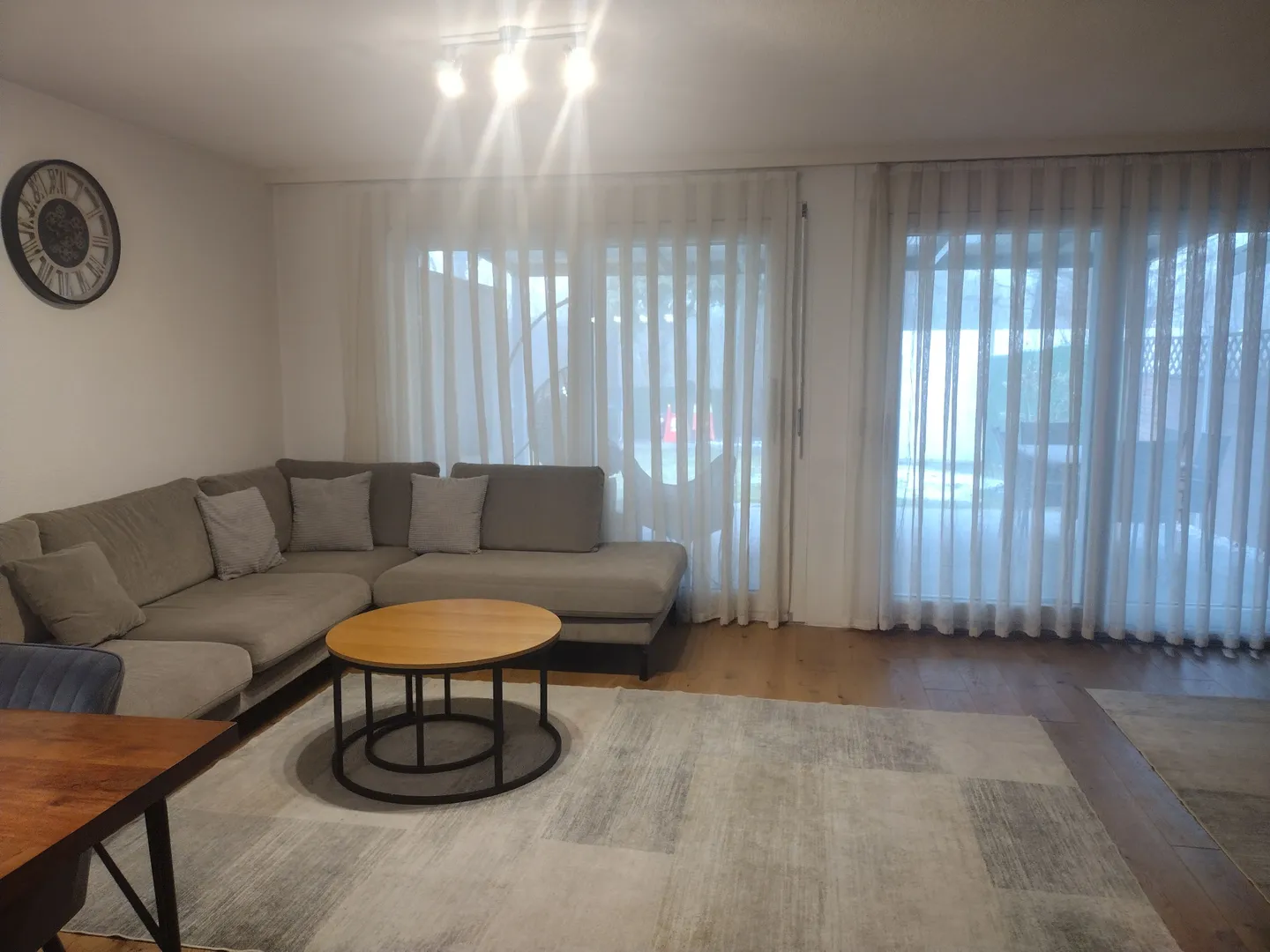 Casa d'angolo di 6,5 locali recentemente ristrutturata con un fantastico giardino a Buchs - Foto 1 di 12