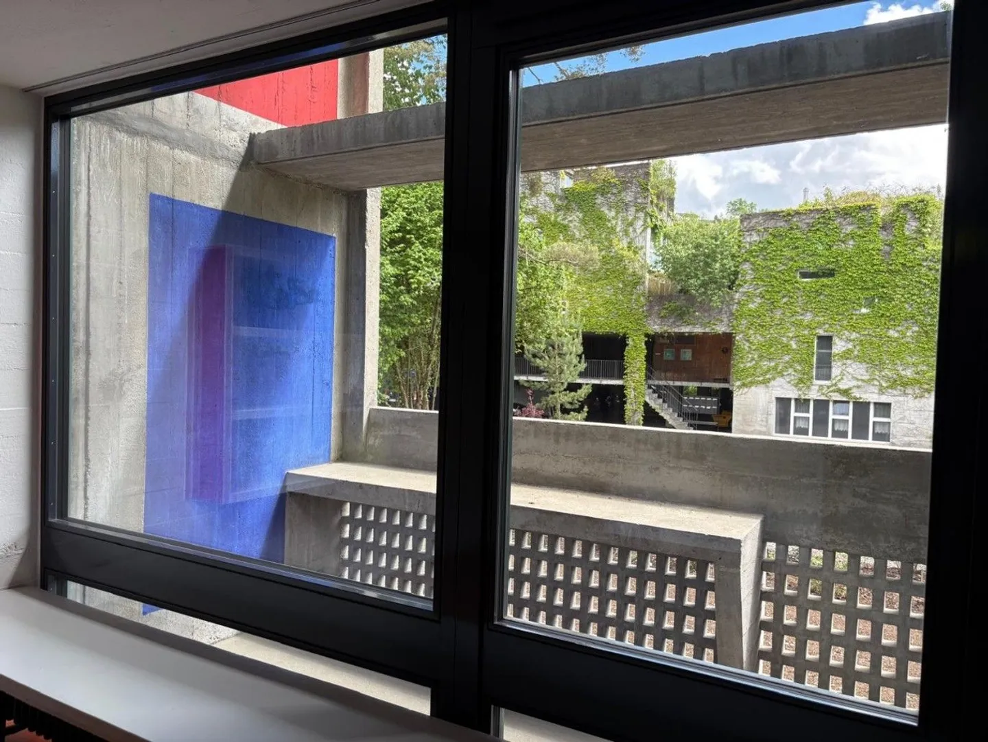 Vivere in un'icona dell'architettura svizzeraUnico appartamento su due livelli nell'ensemble Atelier 5 di Flamatt, tutelato come monumento - Foto 11 di 13