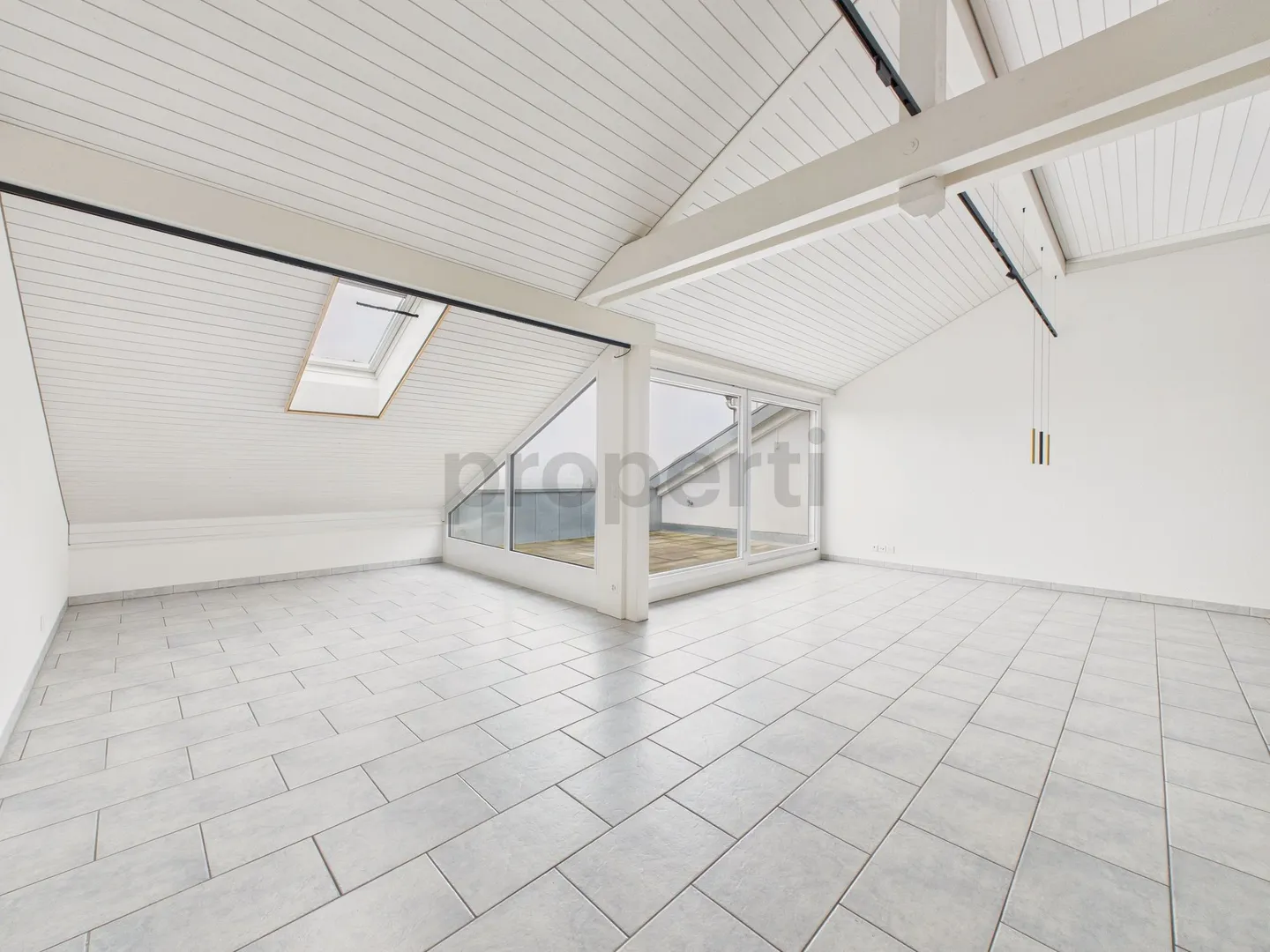 Appartamento attico elegante di 4,5 stanze con vista ampia - Foto 2 di 13