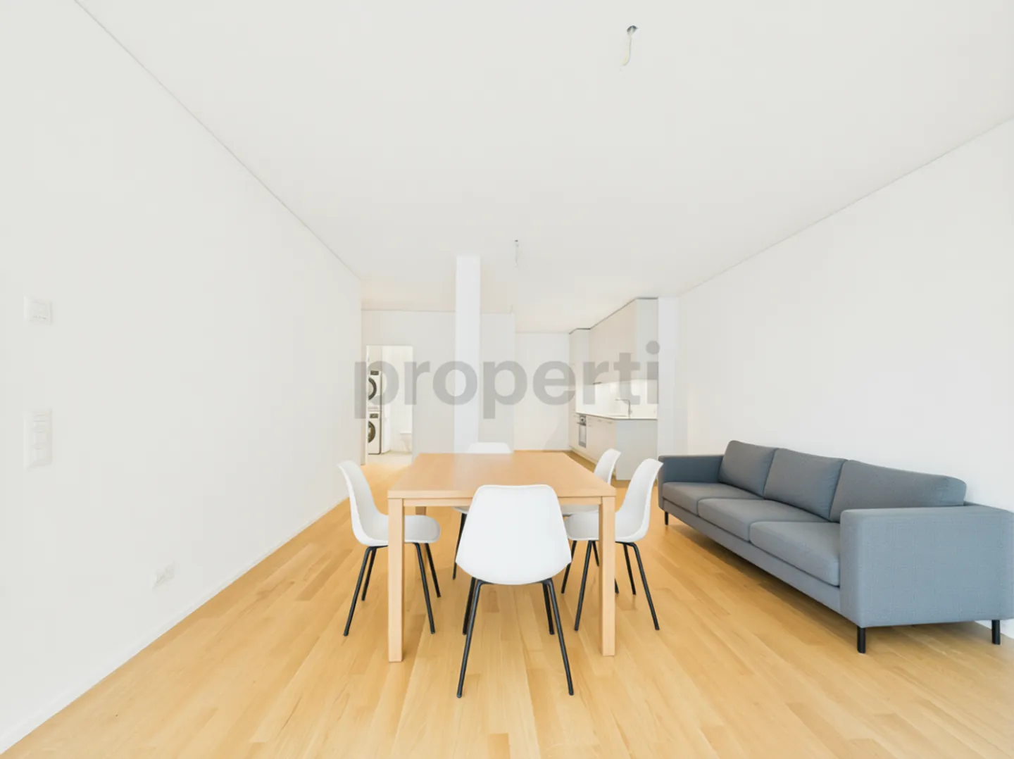 Modern 2.5-room apartment with balcony, Basel - Photo 2 of 13