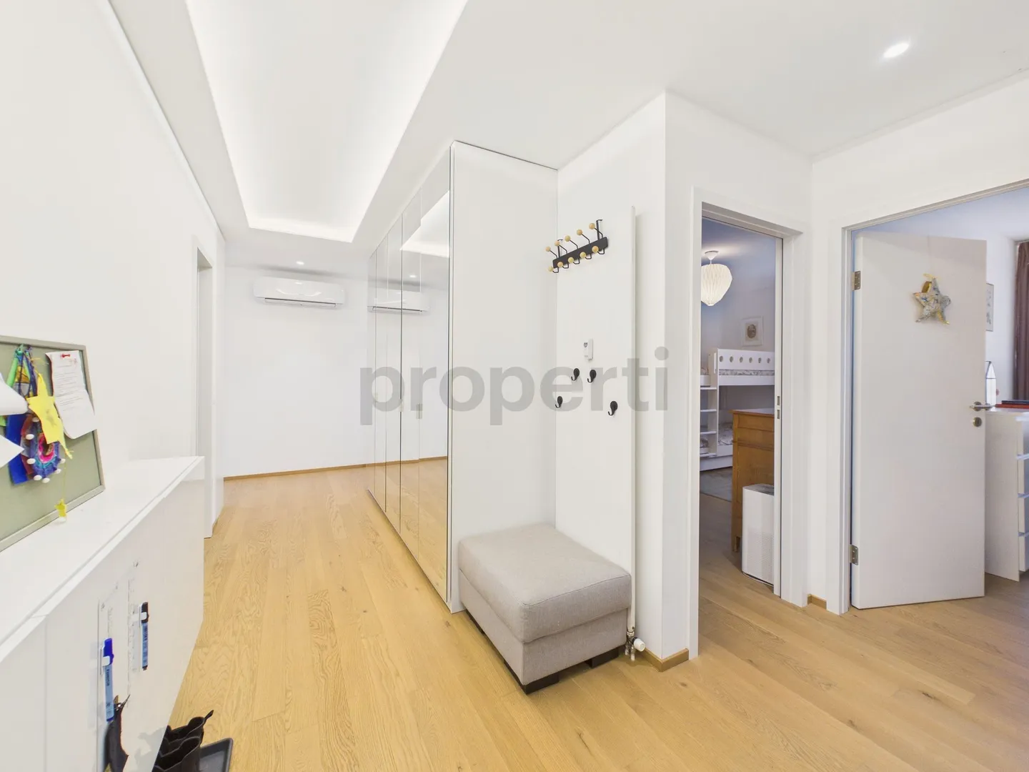 Elegant 4.5-room penthouse sunny with elevator in a quiet area - Photo 7 of 12