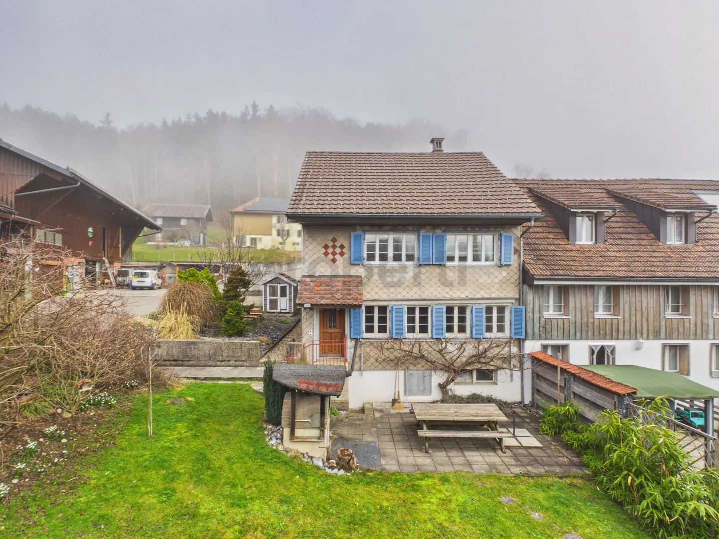 Charming 6.5-room terraced house with practical cellar, Dussnang - Photo 1 of 13