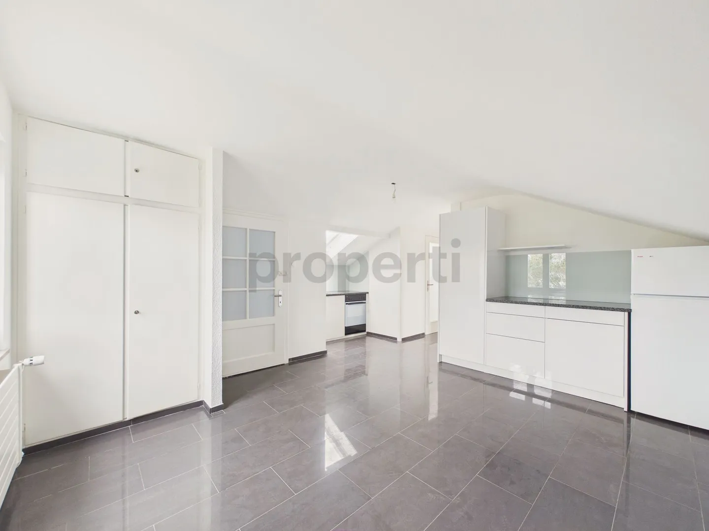 Newly renovated 3-room penthouse with ideal location, Birsfelden - Photo 1 of 7