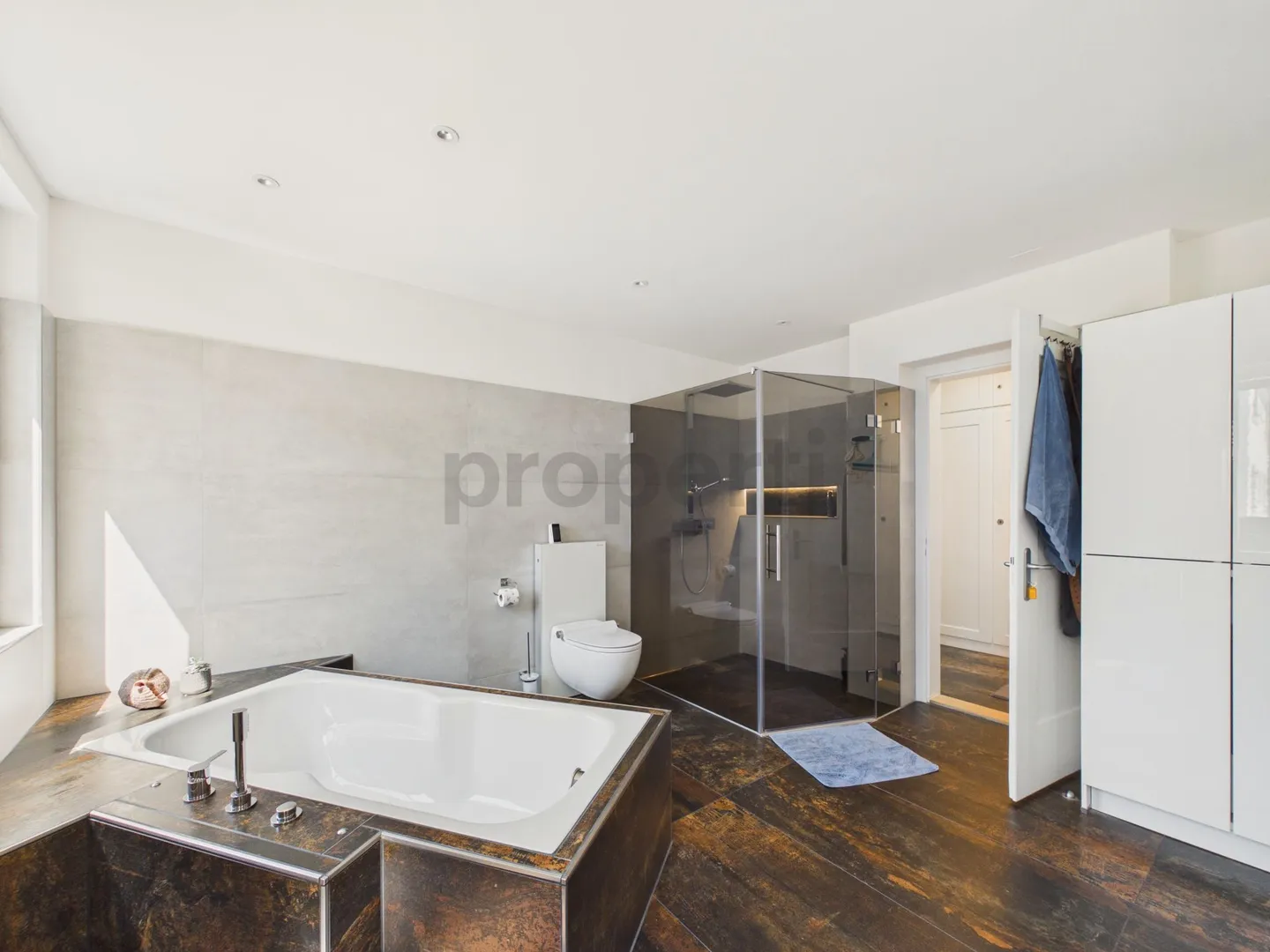 Appartamento elegante di 4,5 stanze con interni di alta qualità - Foto 9 di 13