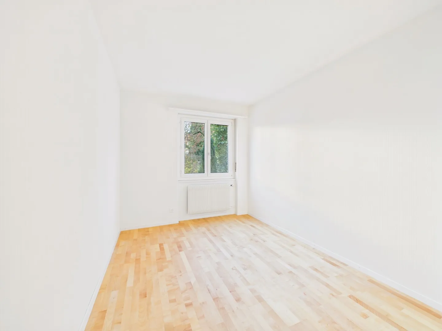 Bright 4-Room Apartment with Beautiful View in Bern - Photo 6 of 11