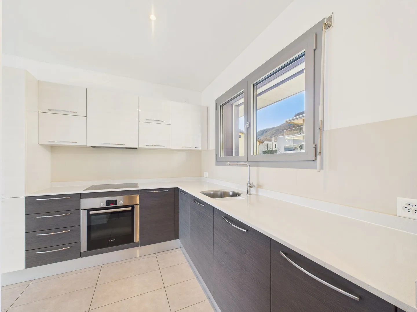 Modern 2.5-room apartment with sunny balcony in Gravesano - Photo 4 of 12