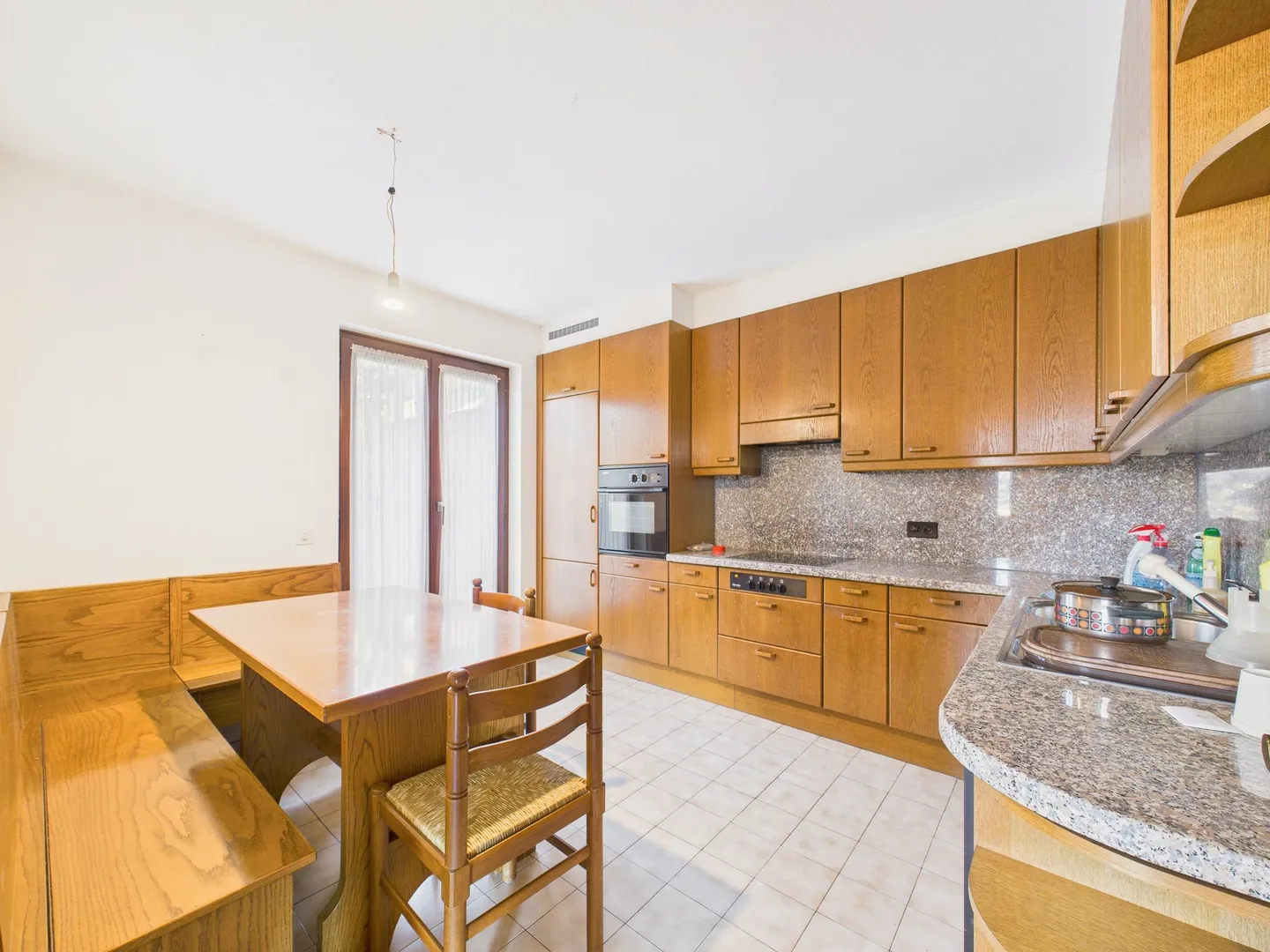 Spacious 6.5-room villa with garden in Davesco-Soragno - Photo 6 of 13