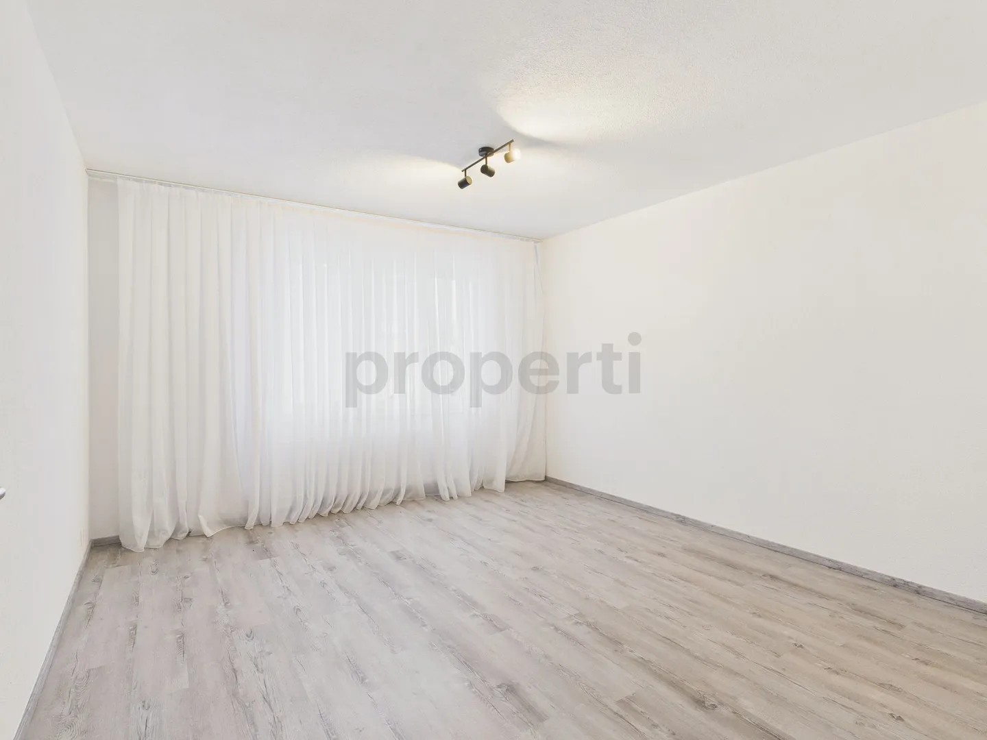 Spacious 5.5-room apartment with balcony in Rickenbach - Photo 6 of 13