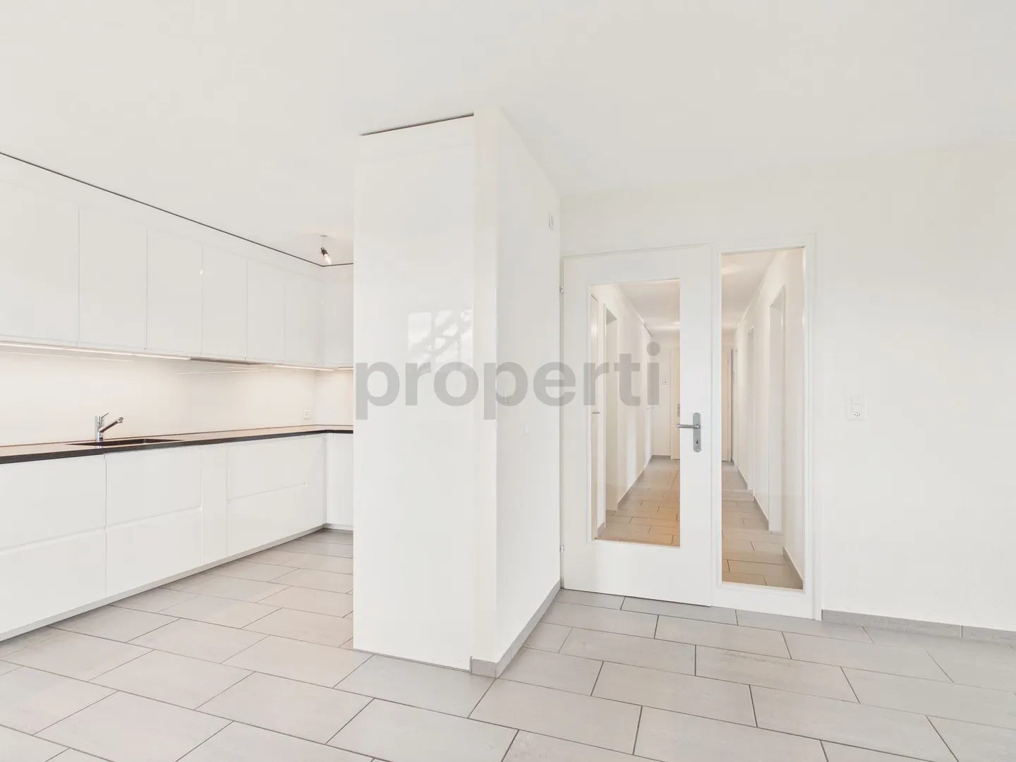 Luminoso appartamento di 4,5 stanze con grande balcone a Trimbach - Foto 4 di 12