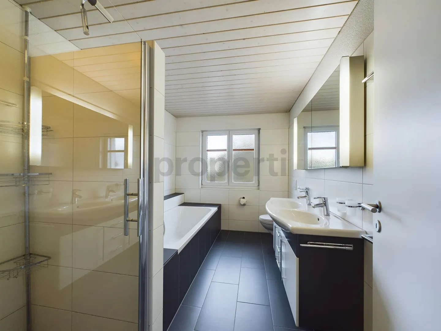 Living in the Heart of Tägerig: Dreamlike 7.5 Room Single-Family House - Photo 9 of 11