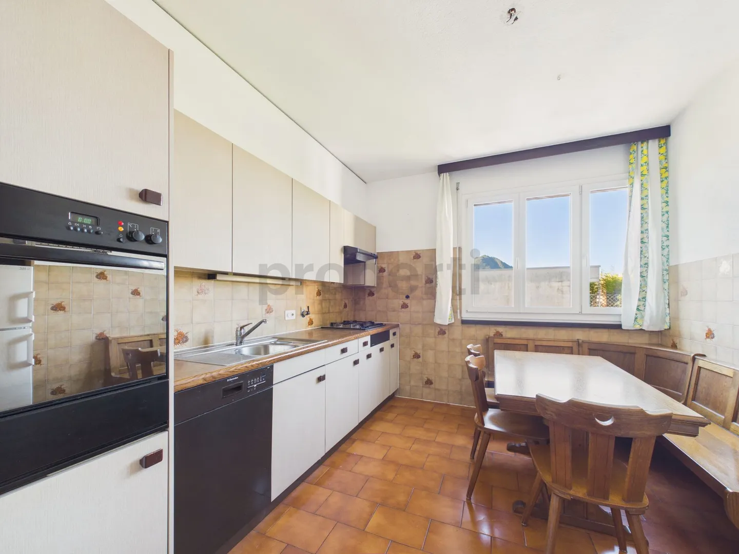 Bright 5.5 Apartment in City Center - Lugano - Photo 4 of 13