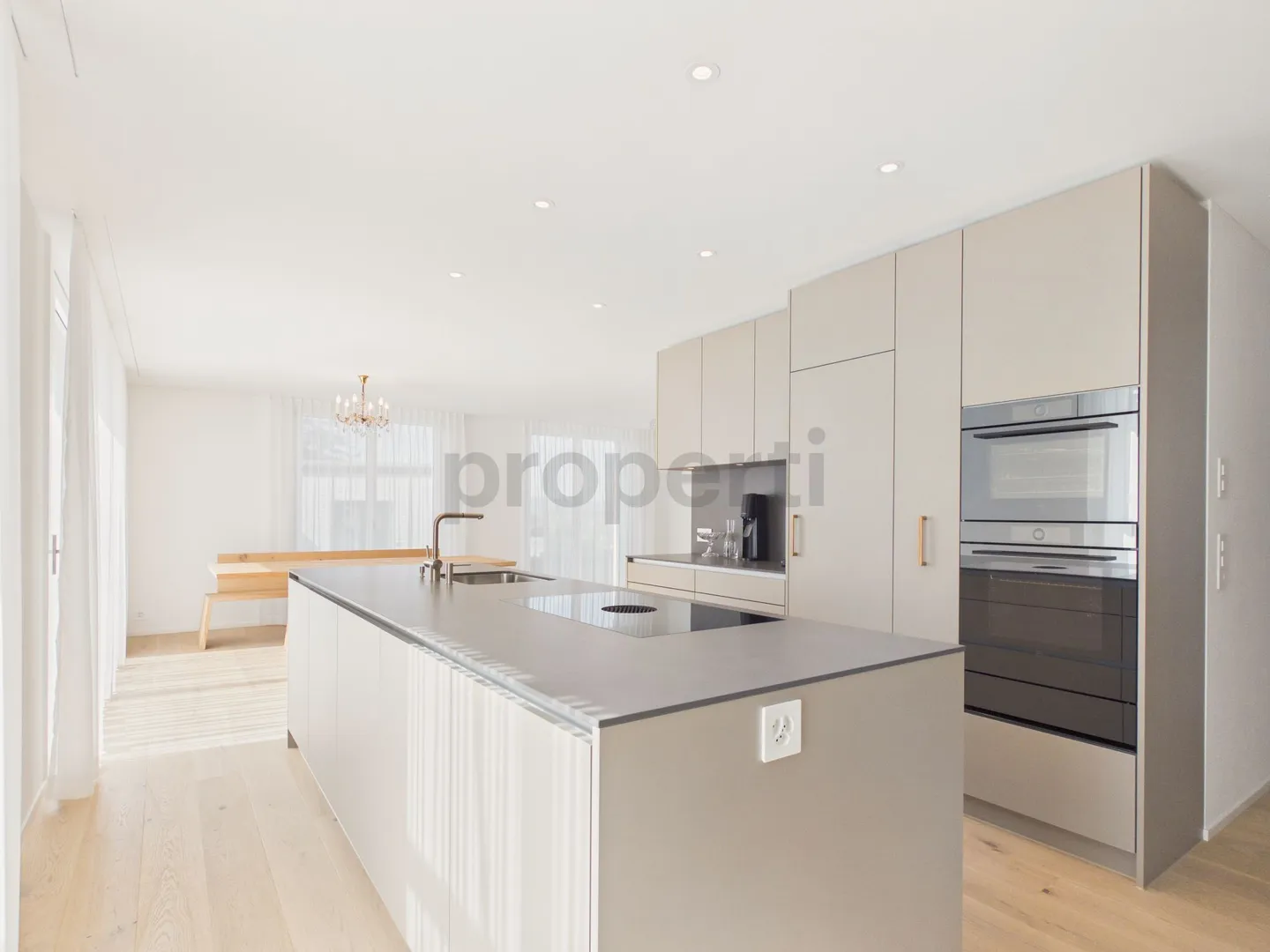 Modern 3.5-Room Furnished Apartment with 2 Balconies, with Lake and Mountain View in Pfäffikon ZH - Photo 1 of 12