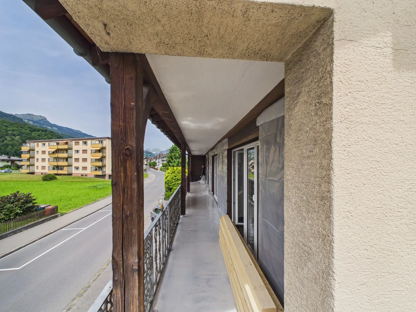 Moderne 4.5-Zimmer-Wohnung mit Balkon und Kamin in Mels - Foto 10 von 13