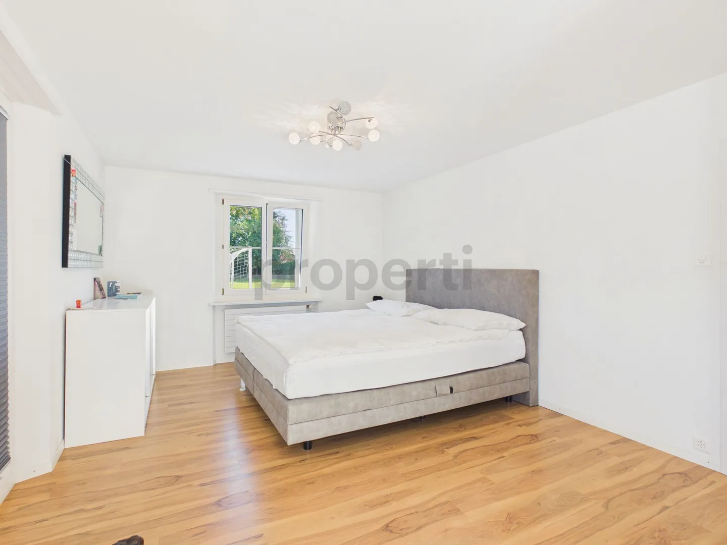 Maison familiale avec beaucoup d'espace, jardin et nombreux extras - Photo 7 sur 13