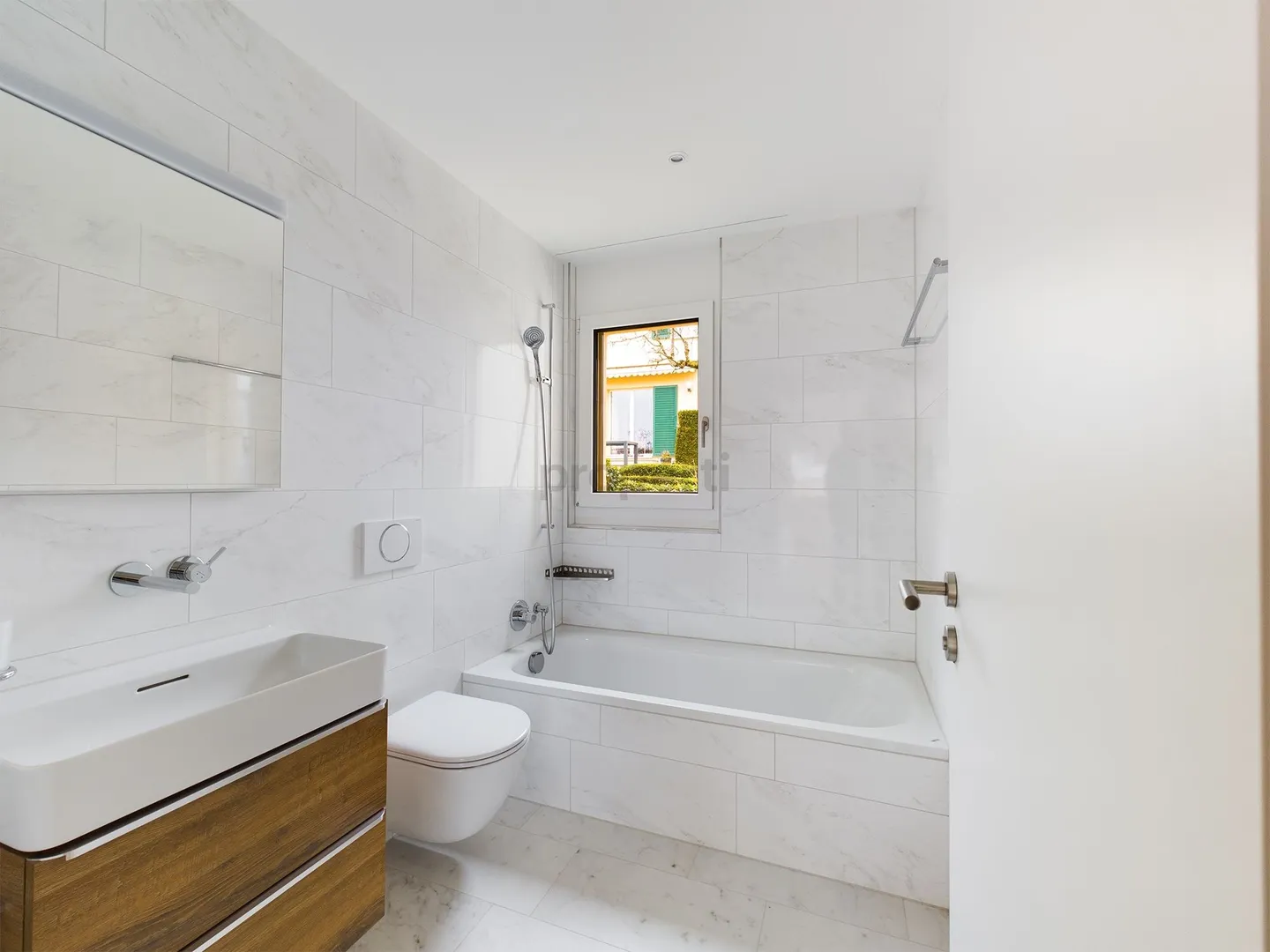 Your Dream Home in Zurich - Modern, Spacious and with a Green Oasis - Photo 11 of 12