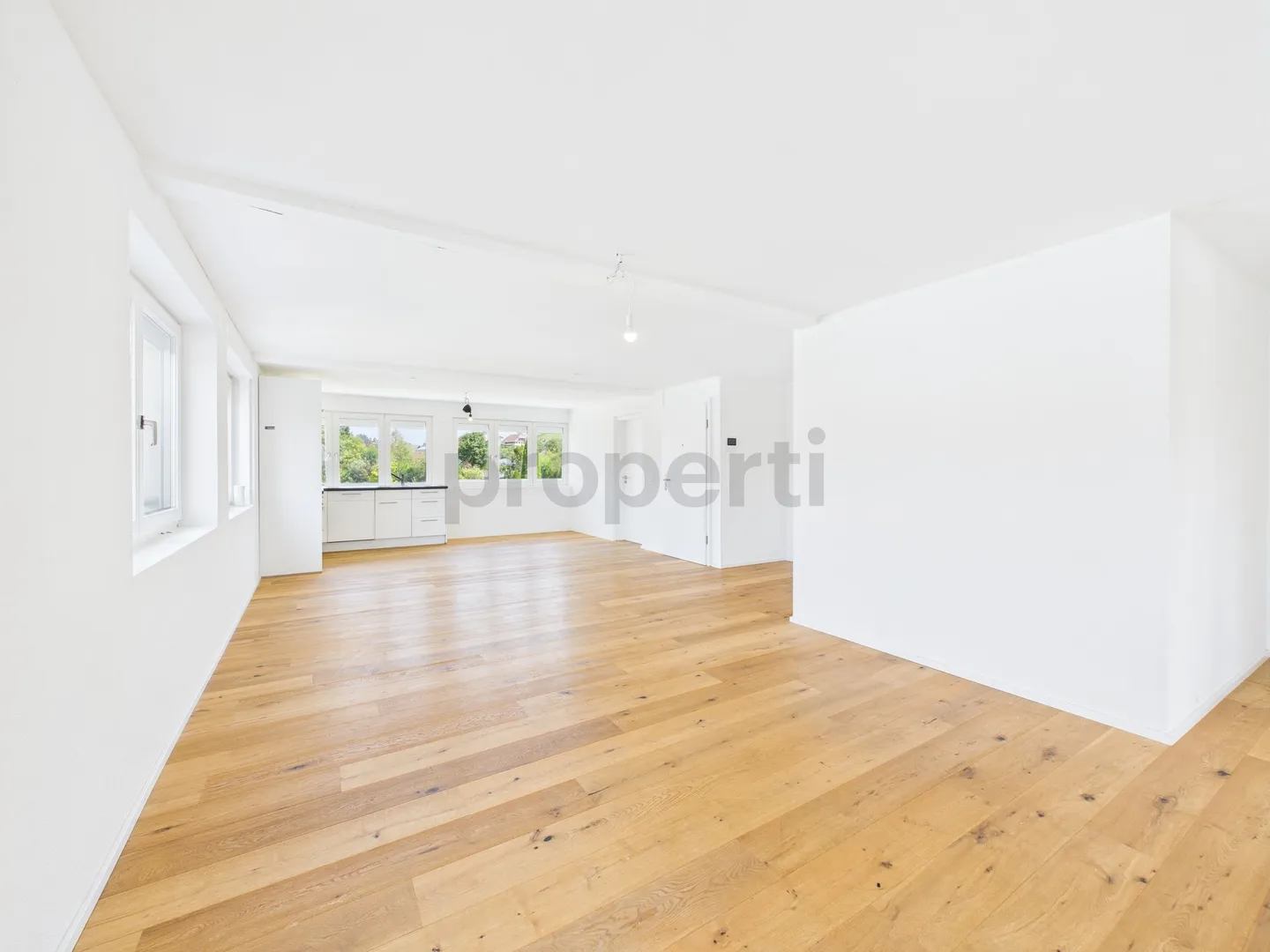 Spacious 2.5-room apartment with a stunning rooftop terrace in Affoltern im Emmental - Photo 5 of 10