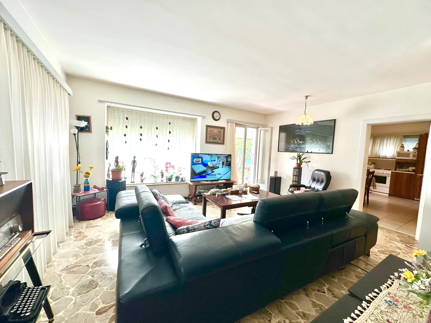 Geräumiges 5,5-Zimmer-Haus mit bebaubarem Garten (R2) und 4 Garagen in Bedano TI - Foto 5 von 11