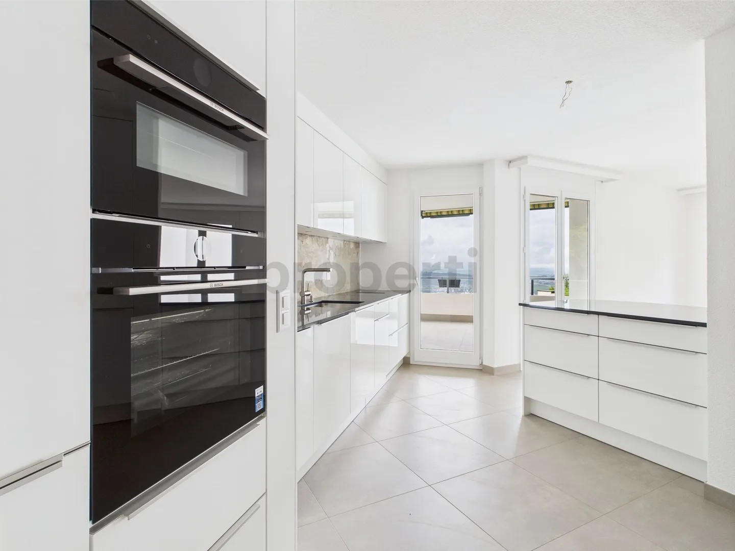 Renovated 4.5-room apartment with panoramic view - Photo 5 of 13