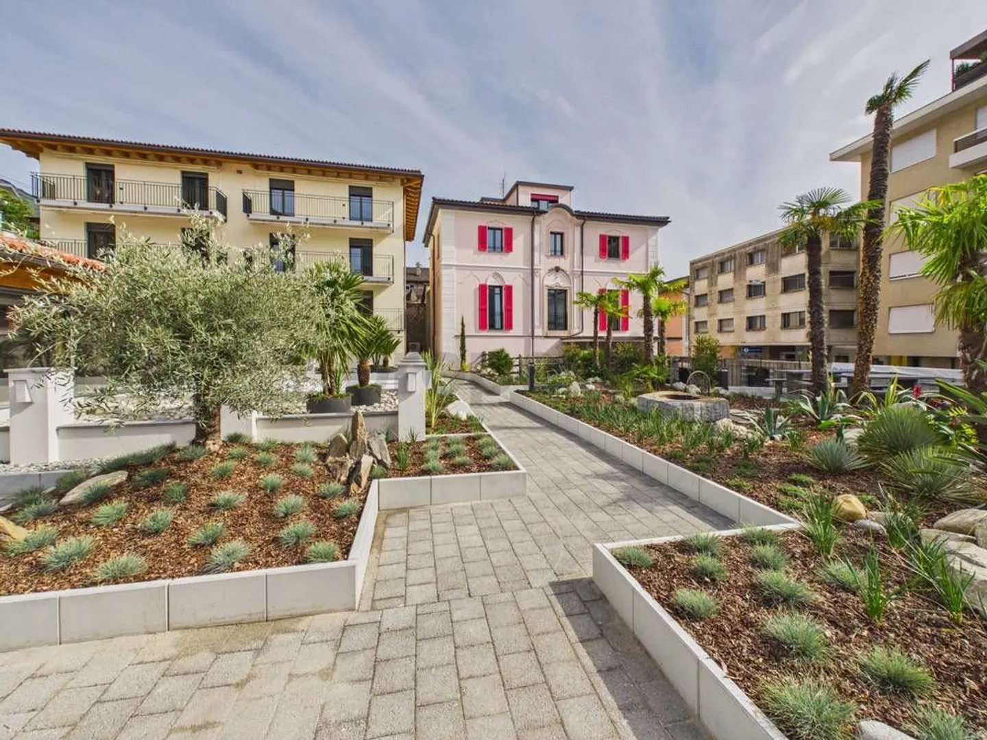 Due Palazzine Restaurate a Nuovo, Posizione Centralissima & Opportunità d'Investimento a Reddito! // Zwei Komplett Sanierte Mehrfamilienhäuser, Zentrale Lage & Attraktives Renditeobjekt! - Photo 1 sur 10