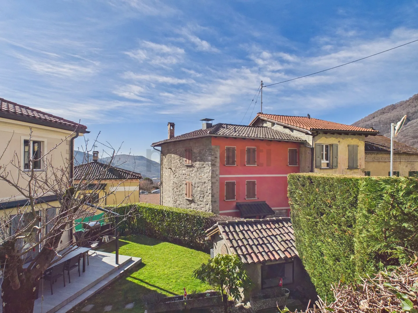Spacious 7.5-room terraced house with large cellar, Alto Malcantone-Mugena - Photo 1 of 13