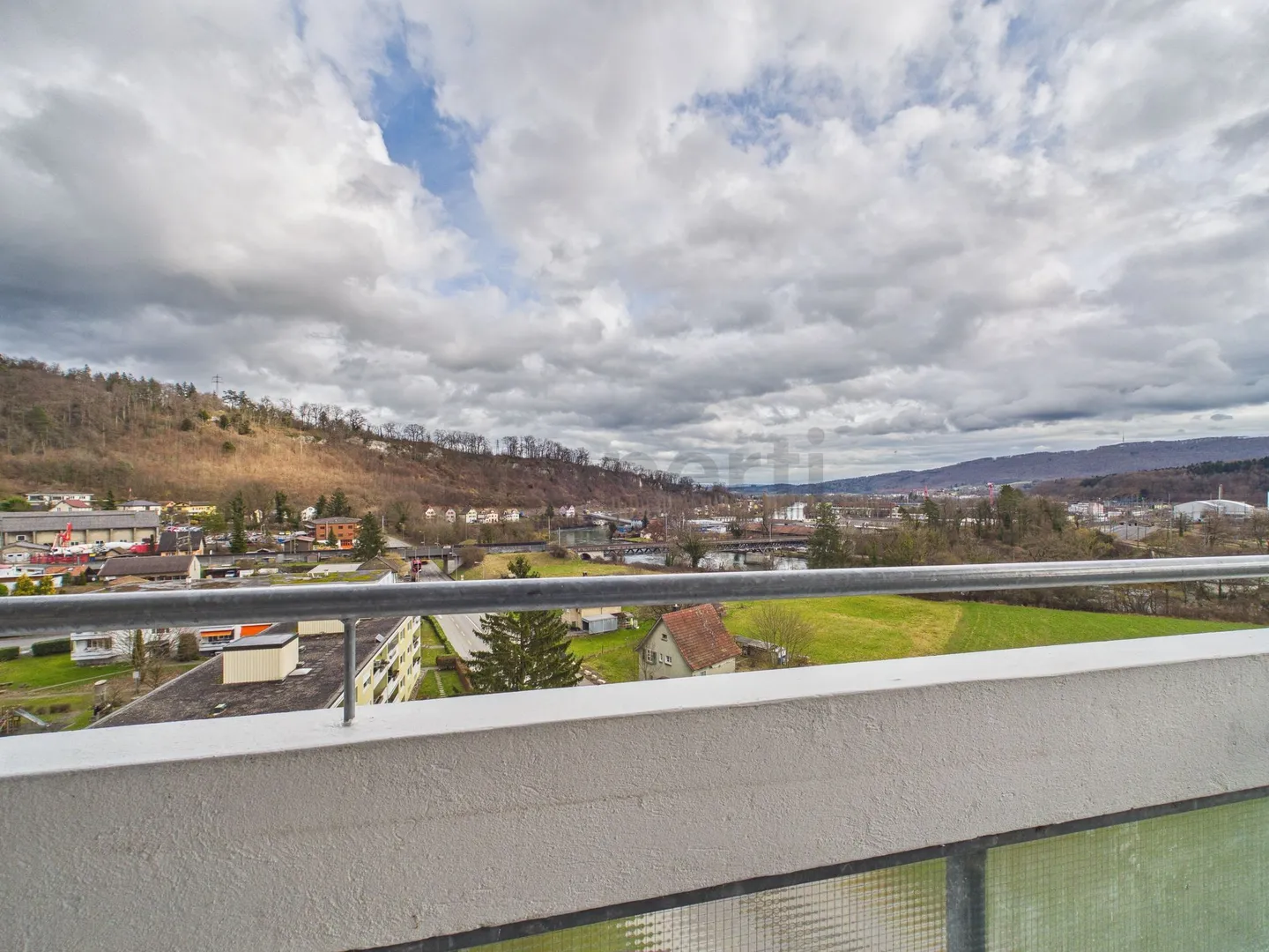 Luminoso appartamento di 4,5 stanze con grande balcone a Trimbach - Foto 11 di 12