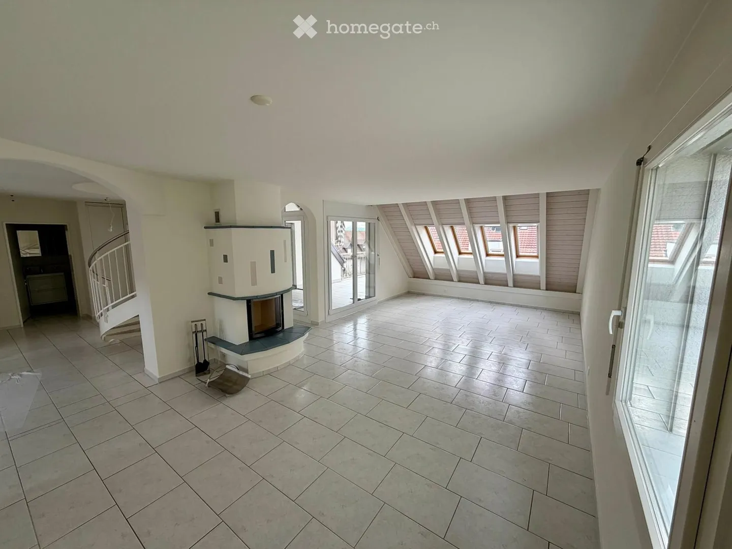 Moderno appartamento di 3.5 locali con ascensore e parcheggio sotterraneo, Unterengstringen - Foto 1 di 13