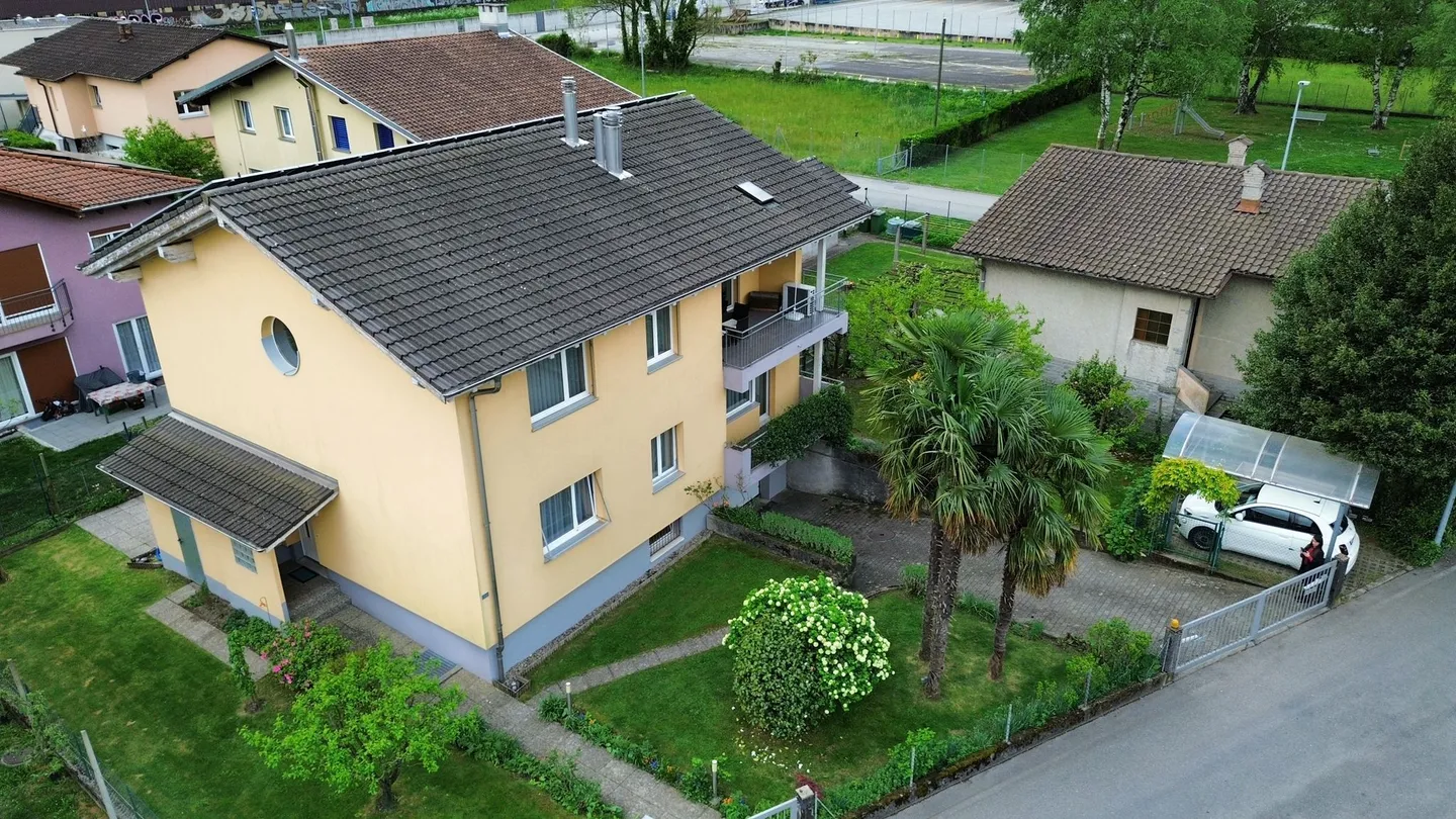 Geräumiges Einfamilienhaus mit 8,5 Zimmern und großem Garten, Giubiasco - Foto 1 von 13
