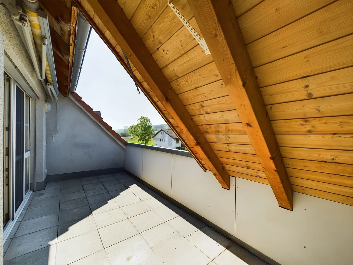 Grosszügige 4.5-Zimmer Maisonette-Wohnung in Dällikon - Foto 12 di 13