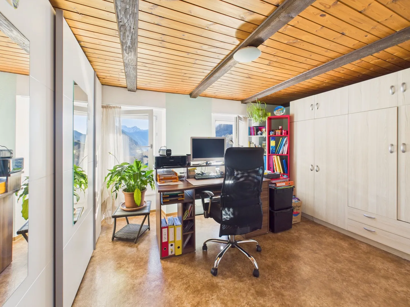 Charming detached house in Marolta with large garden - Photo 10 of 13