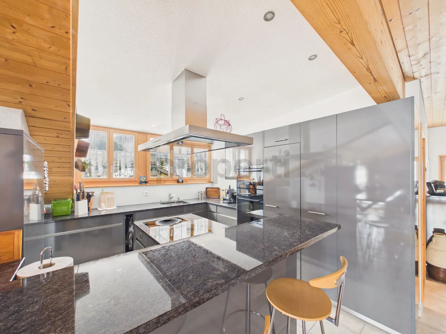 Cozy 3-room attic apartment in Betschwanden also possible as a 2nd apartment - Photo 4 of 10