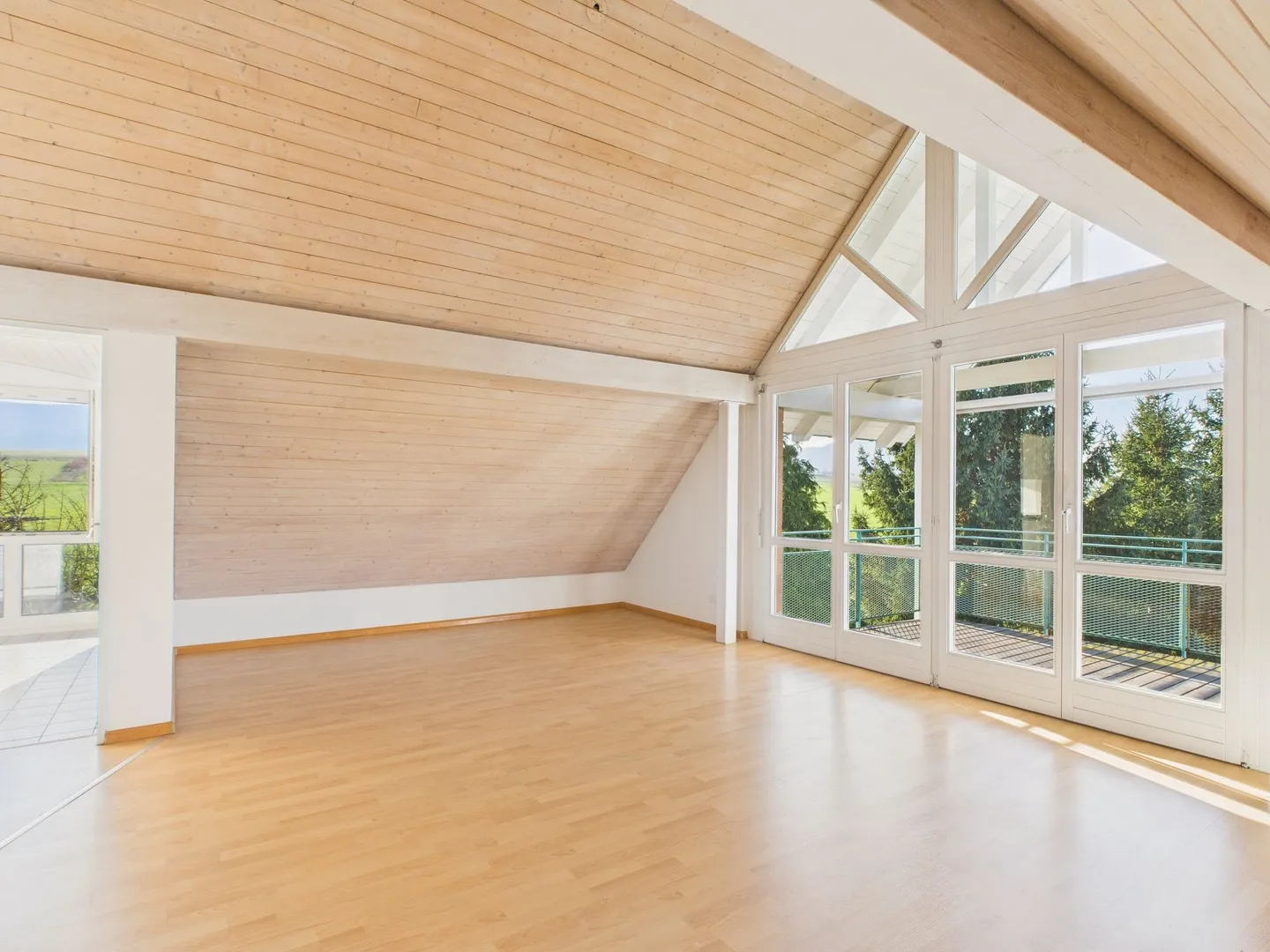 Moderno appartamento mansardato di 2,5 locali con cantina e parcheggio, Biel-Benken - Foto 4 di 13