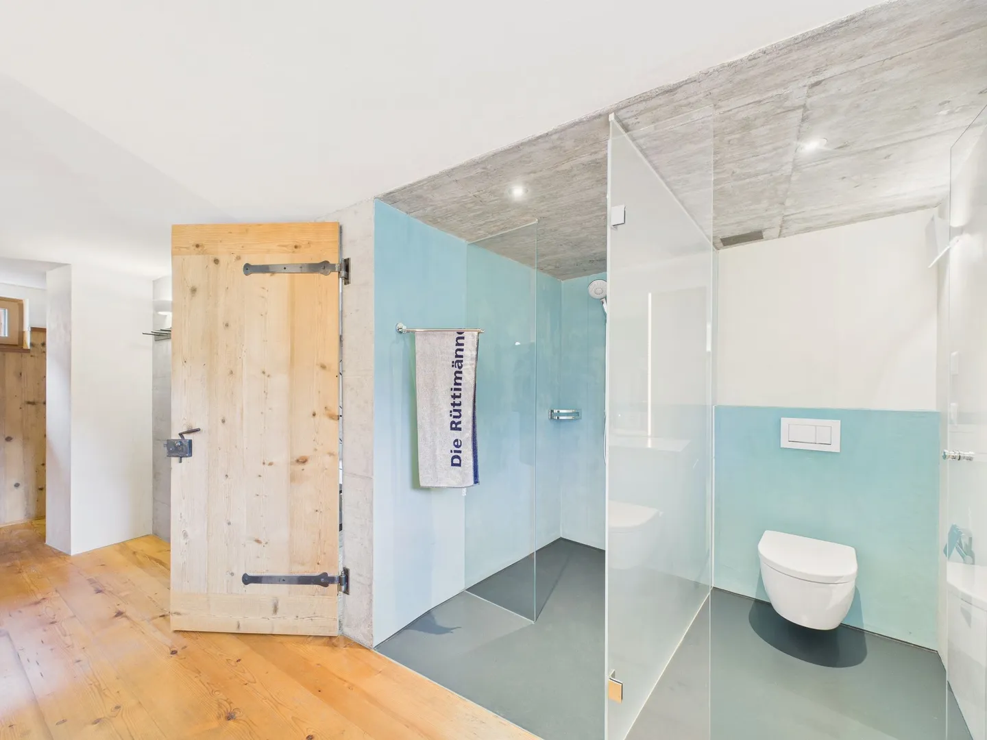 Charmantes 4.5-Zimmer Einfamilienhaus mit Balkon in Tumegl/Tomils - Foto 11 von 13