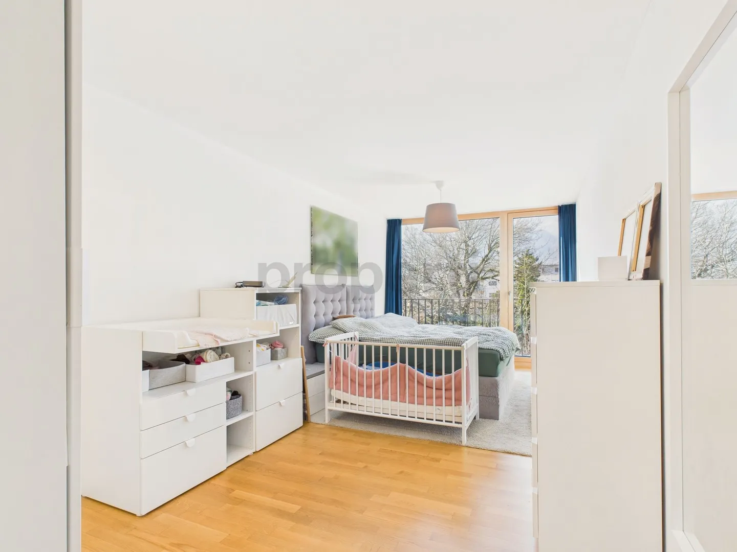 Modernes Apartment mit Balkon - Foto 4 von 11