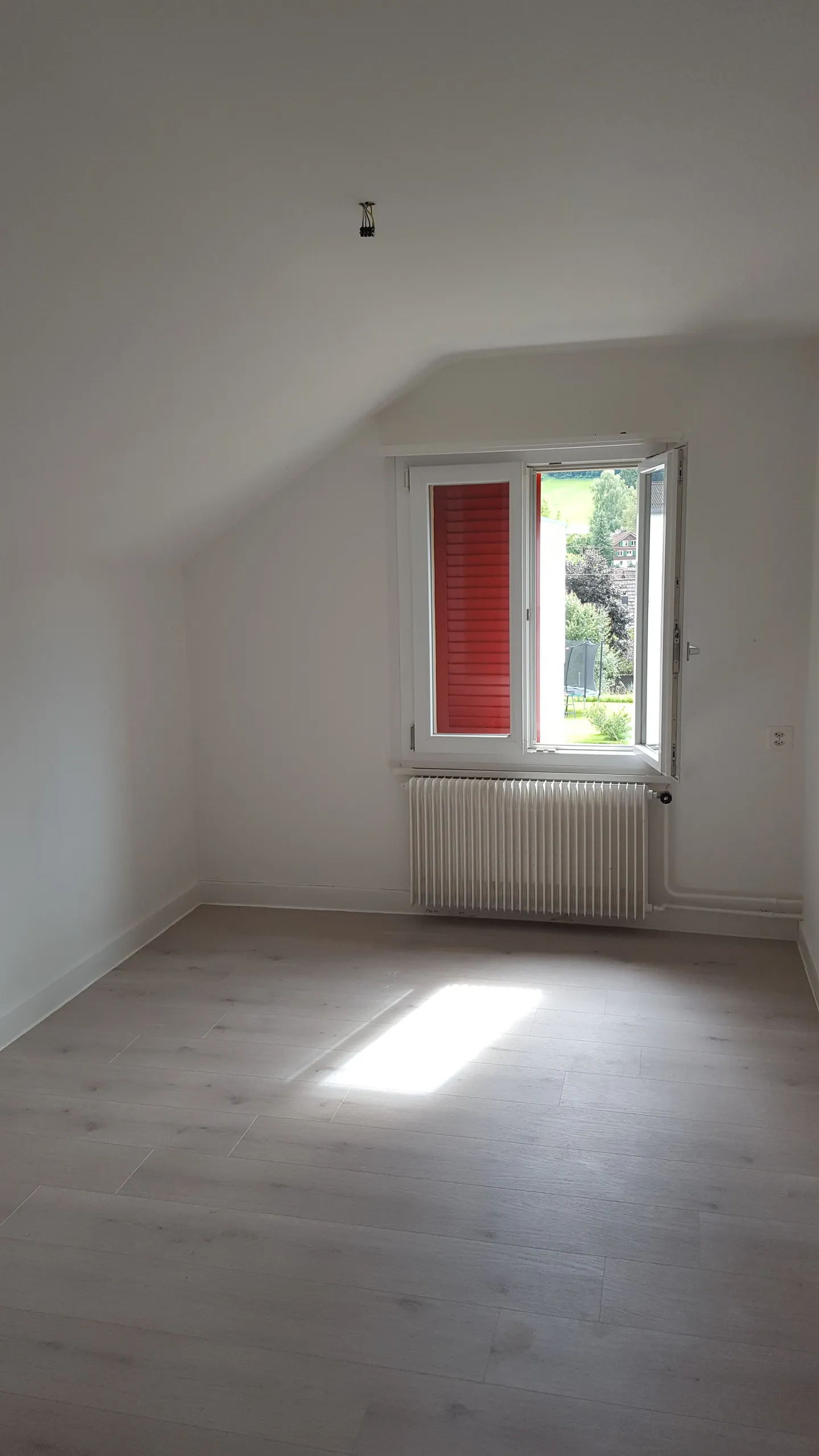 Modernes Familienhaus mit Balkon - Foto 4 von 8