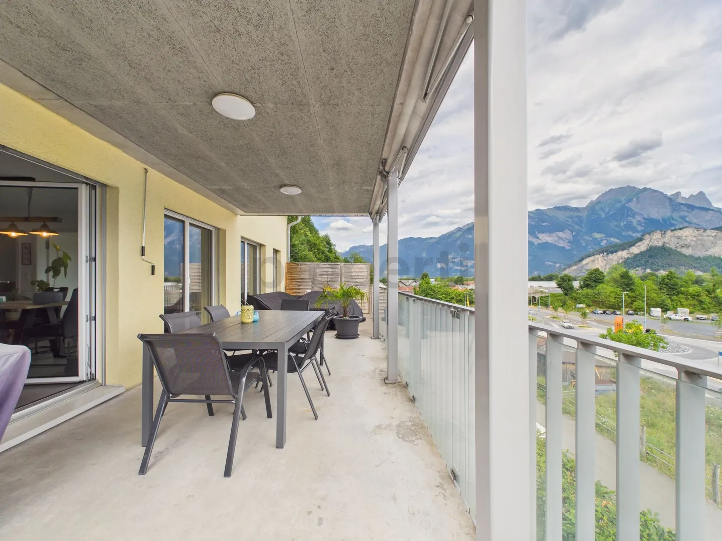 Balcone soleggiato, due bagni moderni e comfort senza barriere con ascensore - Foto 7 di 12