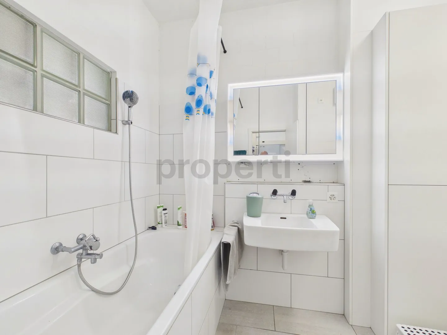 Architektonisch prämierte Liegenschaft, 165 m² Wohnfläche und privater 50 m² Innenhof - Photo 9 of 11