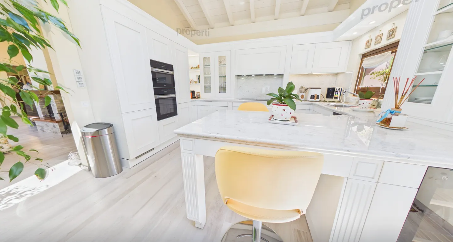 Penthouse di Lusso con Vista Lago - Foto 4 di 13