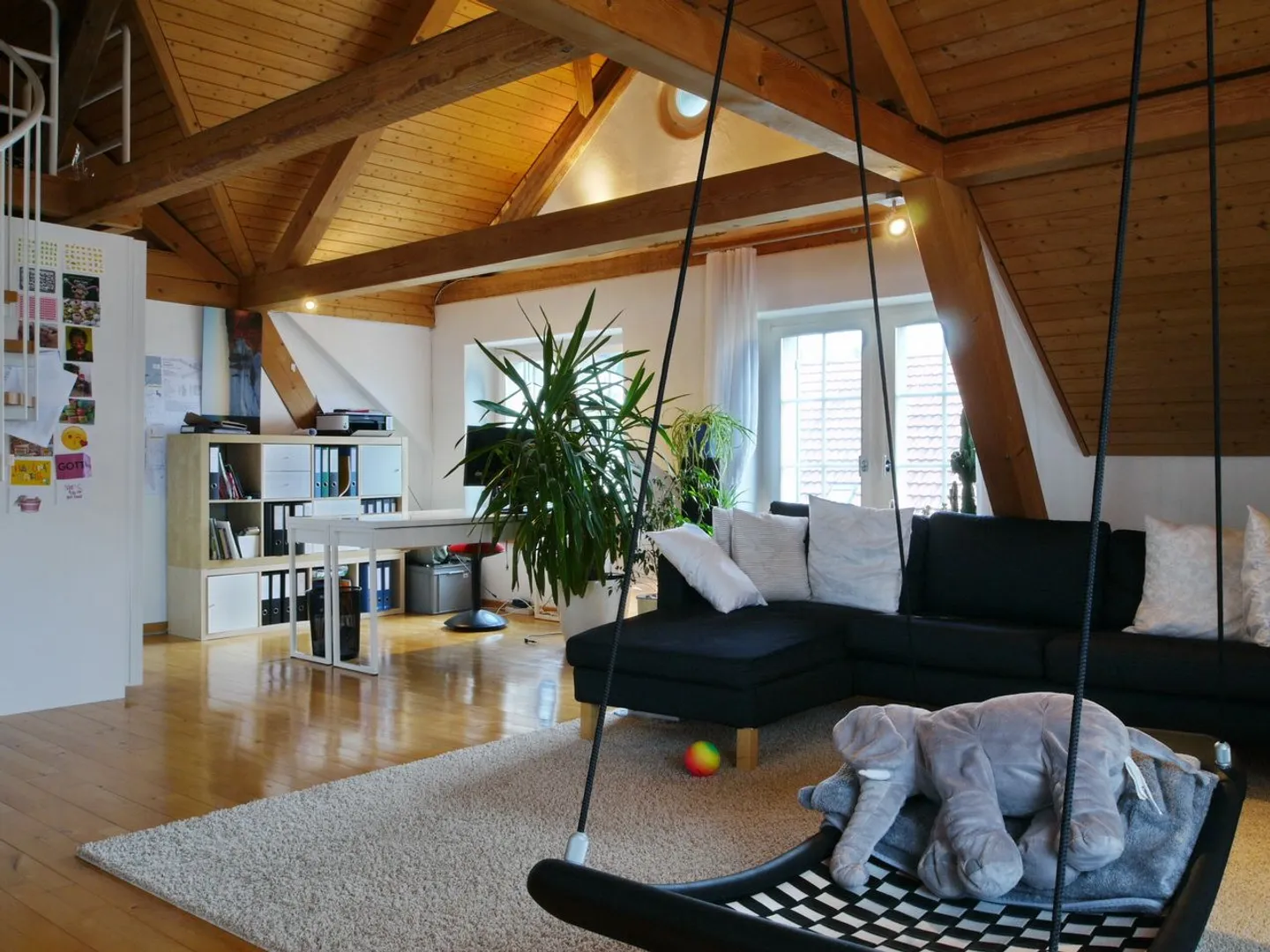 Charming and Generous - Photo 4 of 8