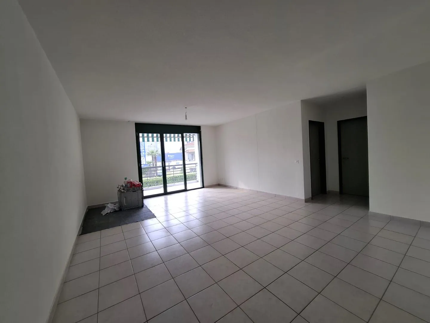 Investment Opportunity in Tenero-Contra: Residential Building with 7 Apartments and Income-Generating Commercial Space - Photo 9 of 12