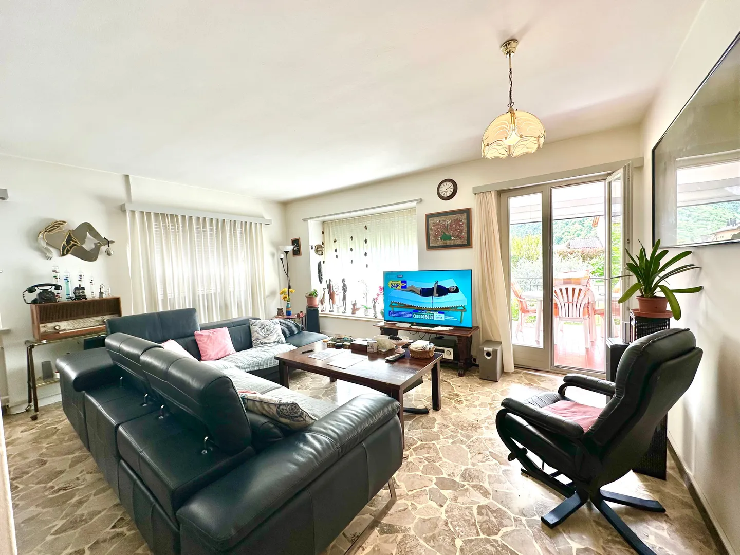 Geräumiges 5,5-Zimmer-Haus mit bebaubarem Garten (R2) und 4 Garagen in Bedano TI - Foto 4 von 11