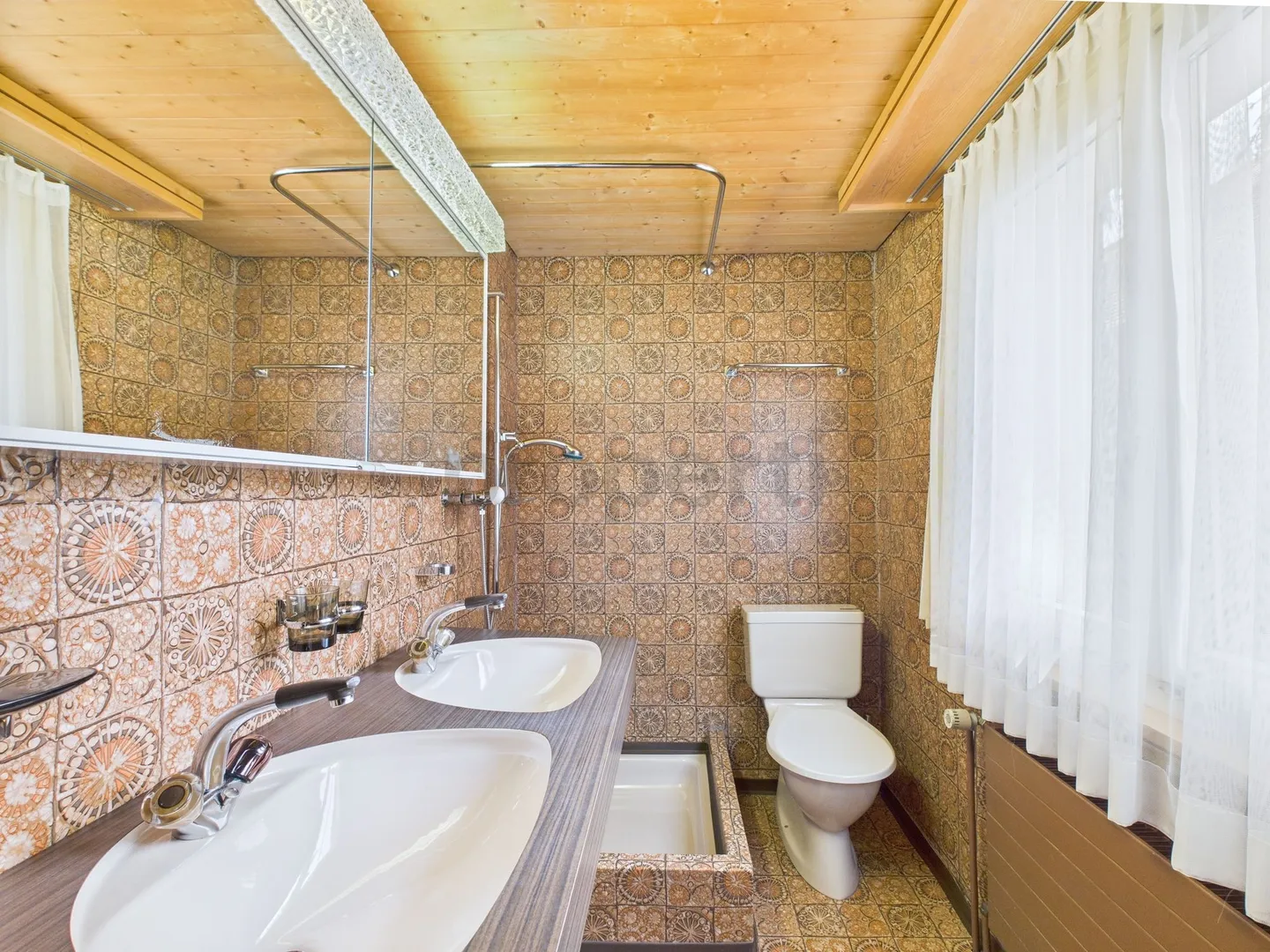 Traditional 6.5-Room Single-Family House in Wildhaus with Garden, Park, and Versatile Usage Options - Photo 12 of 13