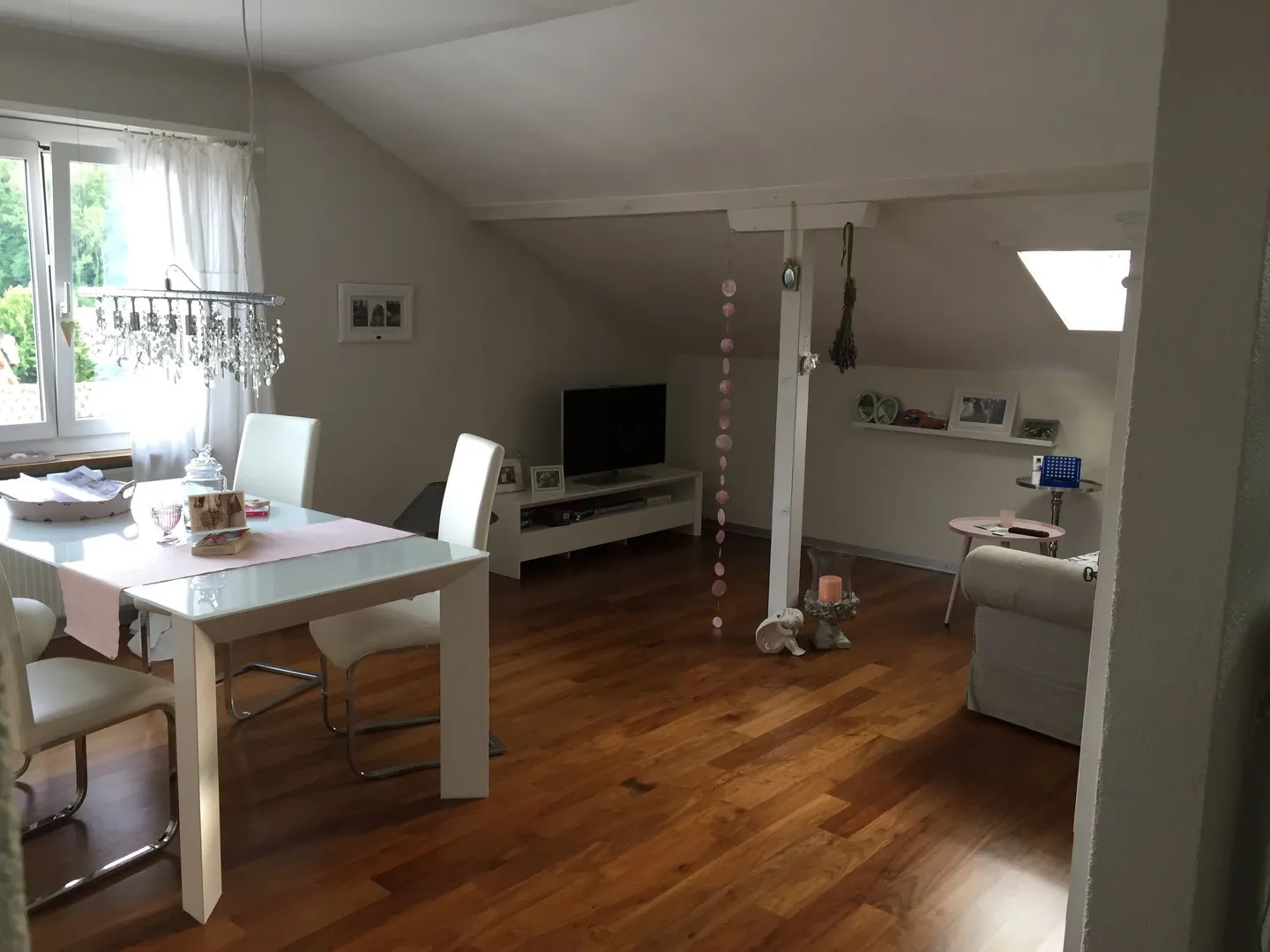 Charmante appartement sous les combles de 2,5 pièces à Lyss - Photo 2 sur 8