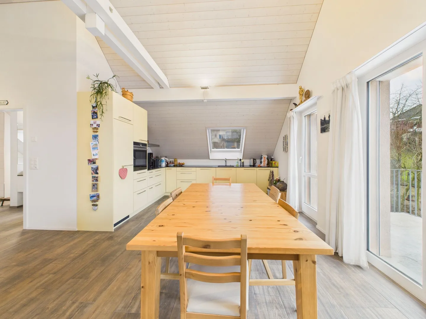 Appartement moderne 2.5 pièces avec balcon à Fräschels - Photo 4 sur 11