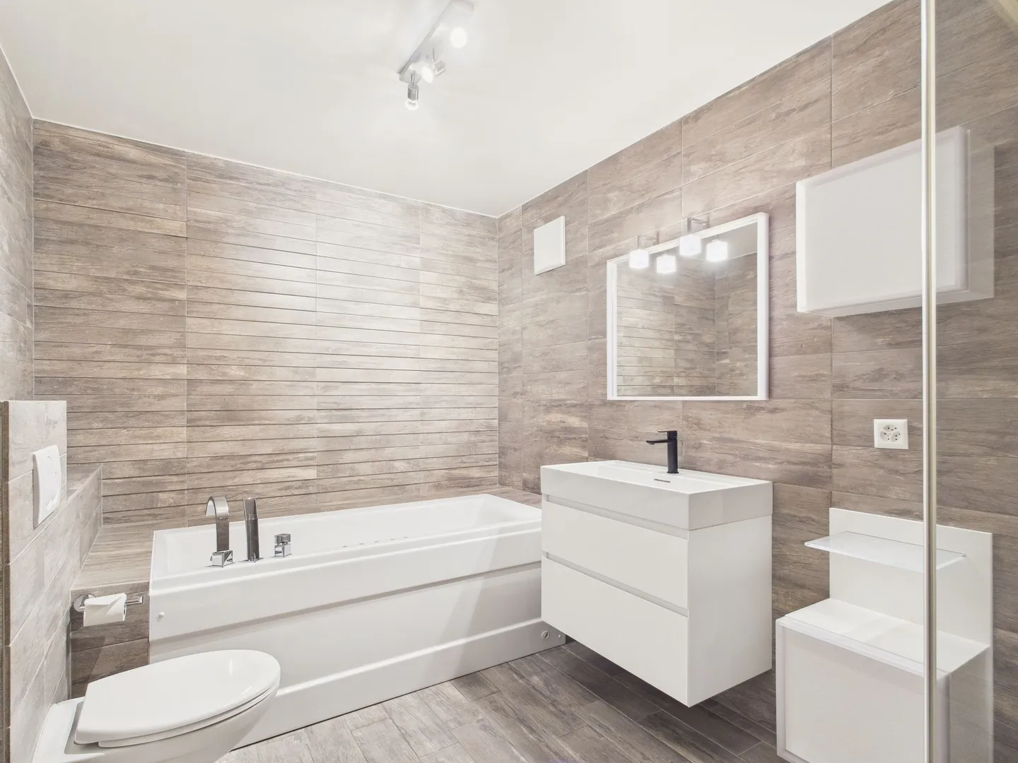 Grande appartamento moderno di 3,5 stanze con giardino e balcone - Foto 8 di 12