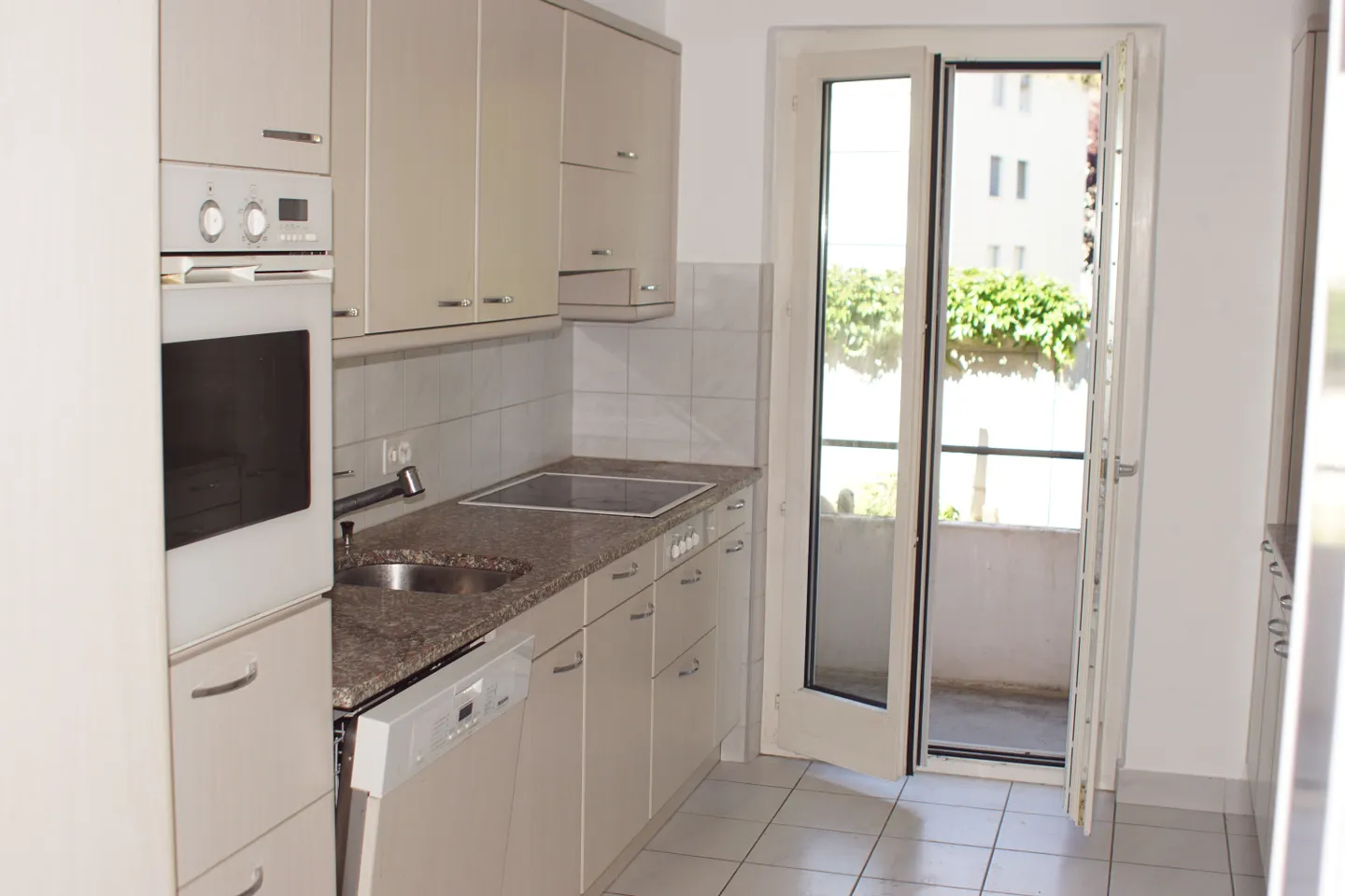 Bright 4-room apartment in an attractive residential area in Murten - Photo 2 of 9